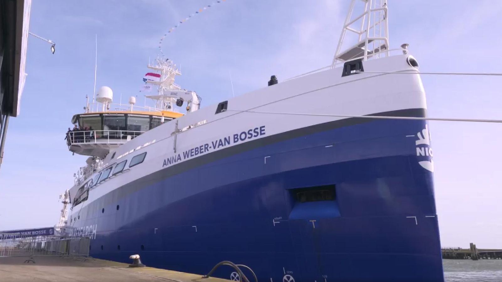 El buque, en el puerto del instituto NIOZ en Texel.