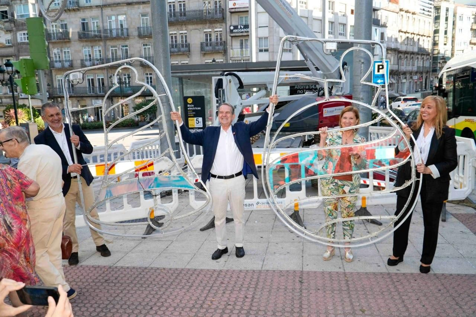 Galería | Vigo inicia el montaje de los grandes elementos de la Navidad