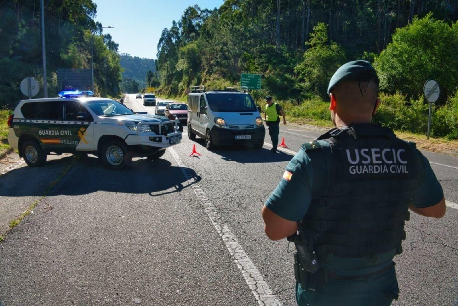 Dispositivo de la Usecic de la Guardia Civil en Cangas.