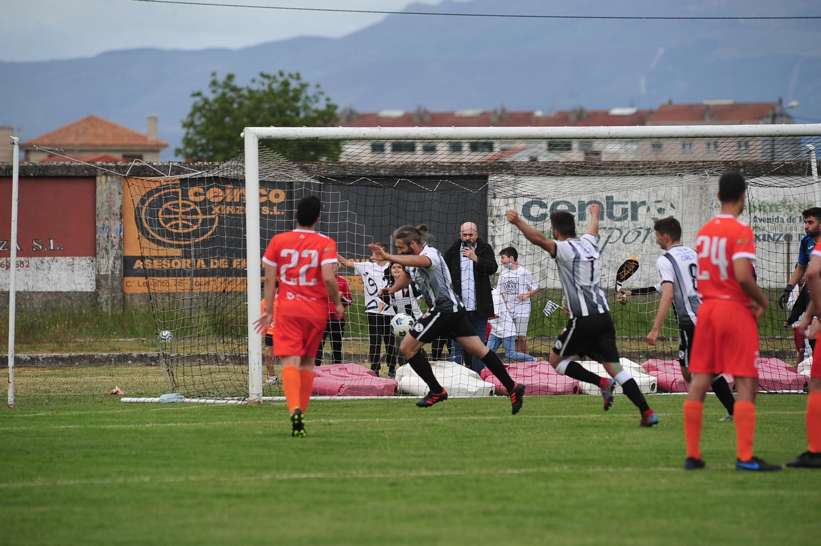 XINZO DE LIMIA 15/05/2022.- Antela-Sporting Carballiño, partido de fútbol. José Paz