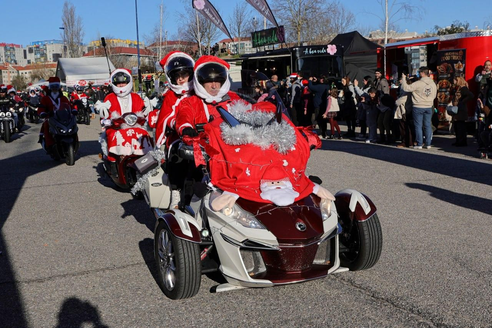 Galería | Los papanoeles moteros toman Vigo