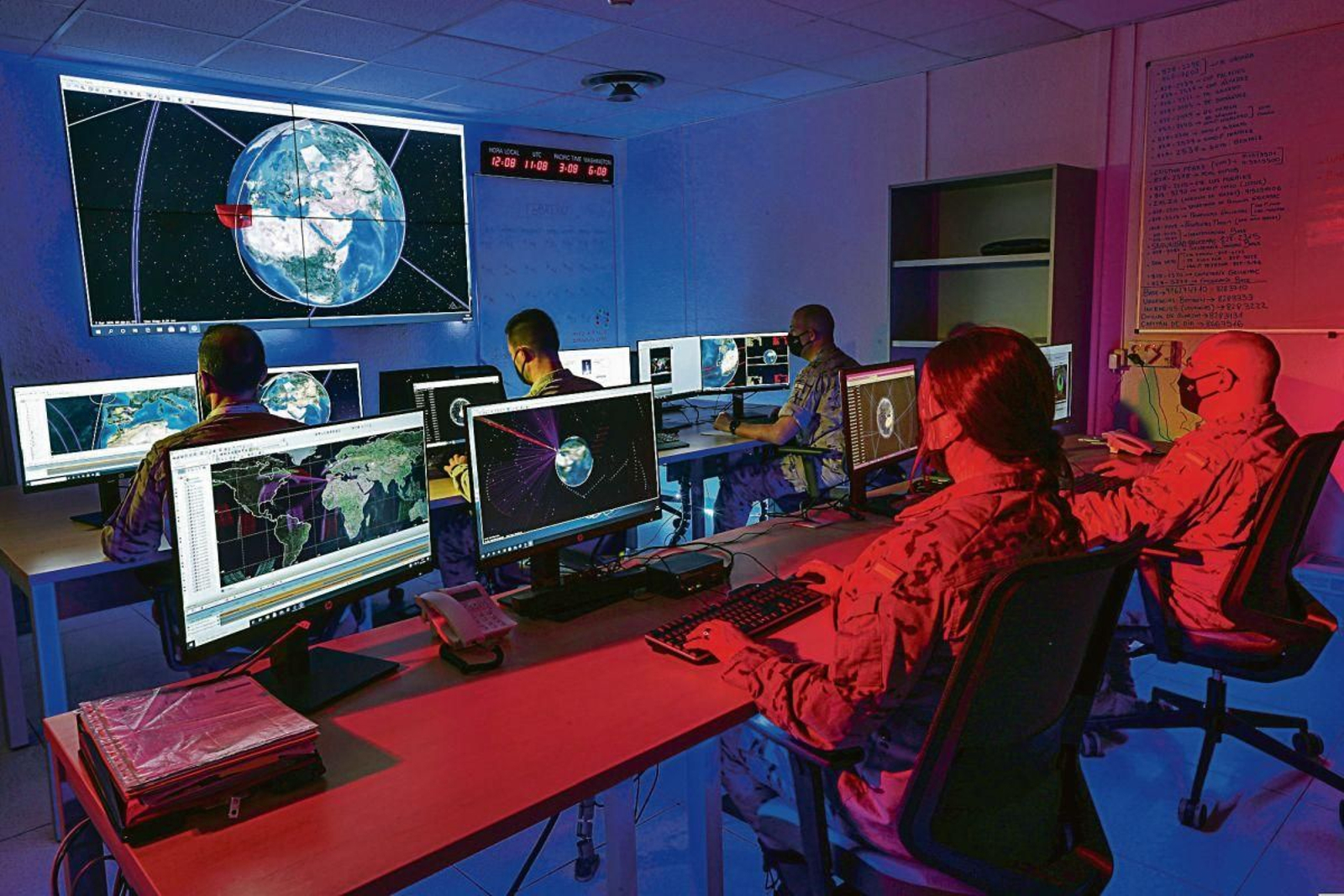 La Escuela de Ingeniería Aeronáutica y Espacial del Campus acoge una conferencia a cargo del jefe del Centro de Operaciones de Vigilancia Espacial (COVE).