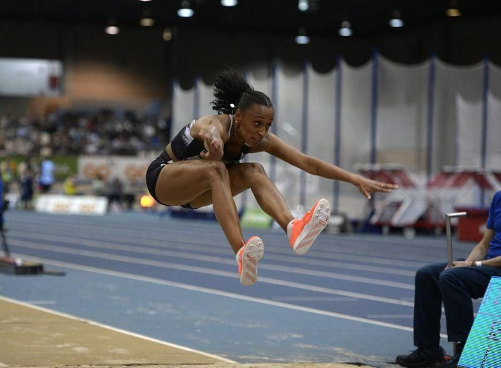 Ana Peleteiro, en la competición de triple salto en Ourense (XESÚS FARIÑAS).