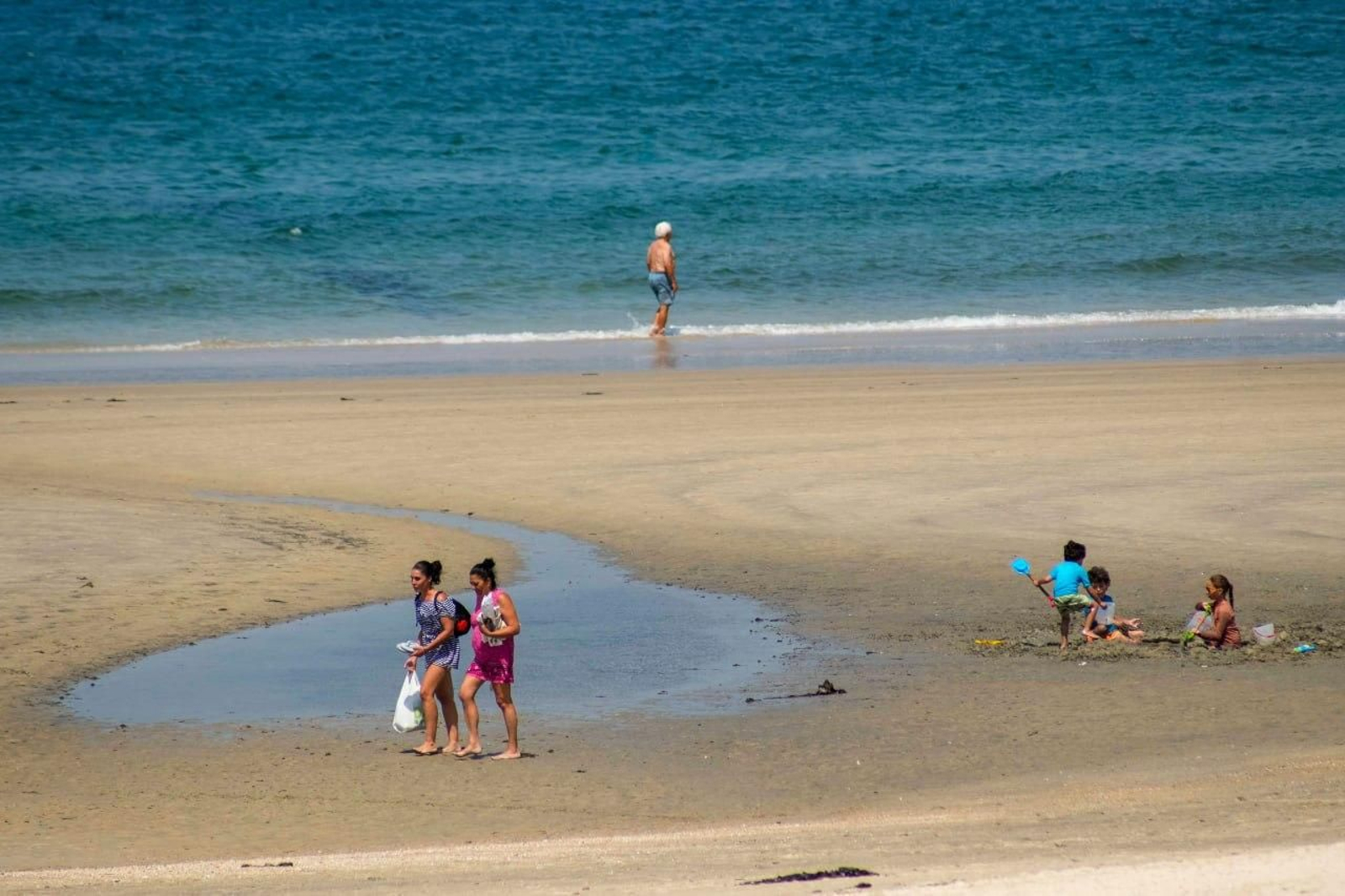 Galería | Vigo busca refugio del calor en sus playas