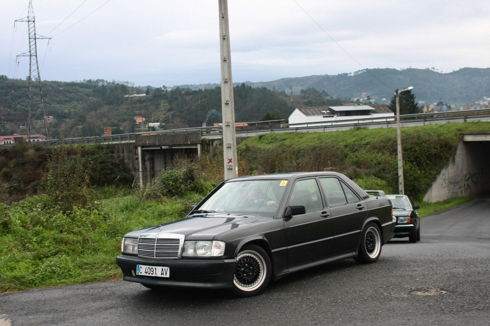 Diego López y Miki Caldas, en uno de los puntos del recorrido marcado por la organización.
