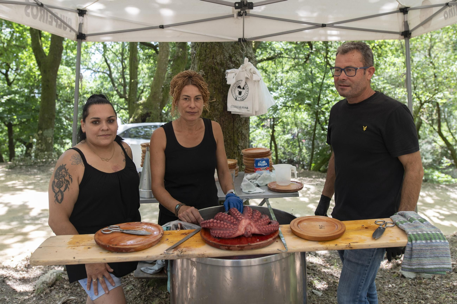 Galería | La tradición reúne a cientos de vecinos en la Madanela de O Carballiño
