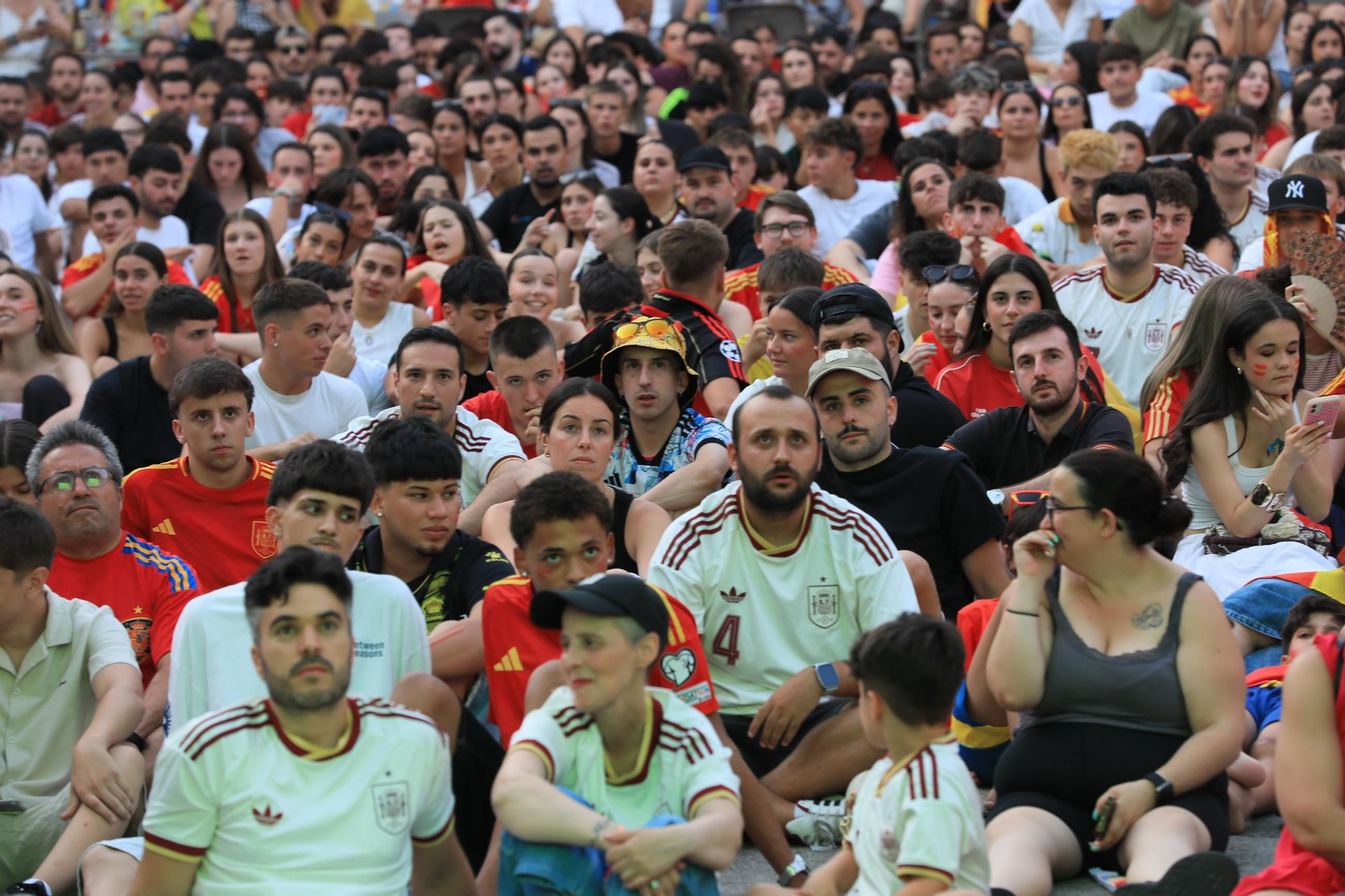 Galería | Ambiente y expectación en las terrazas de Ourense para disfrutar del partido de la selección española ante Portugal , en fotos