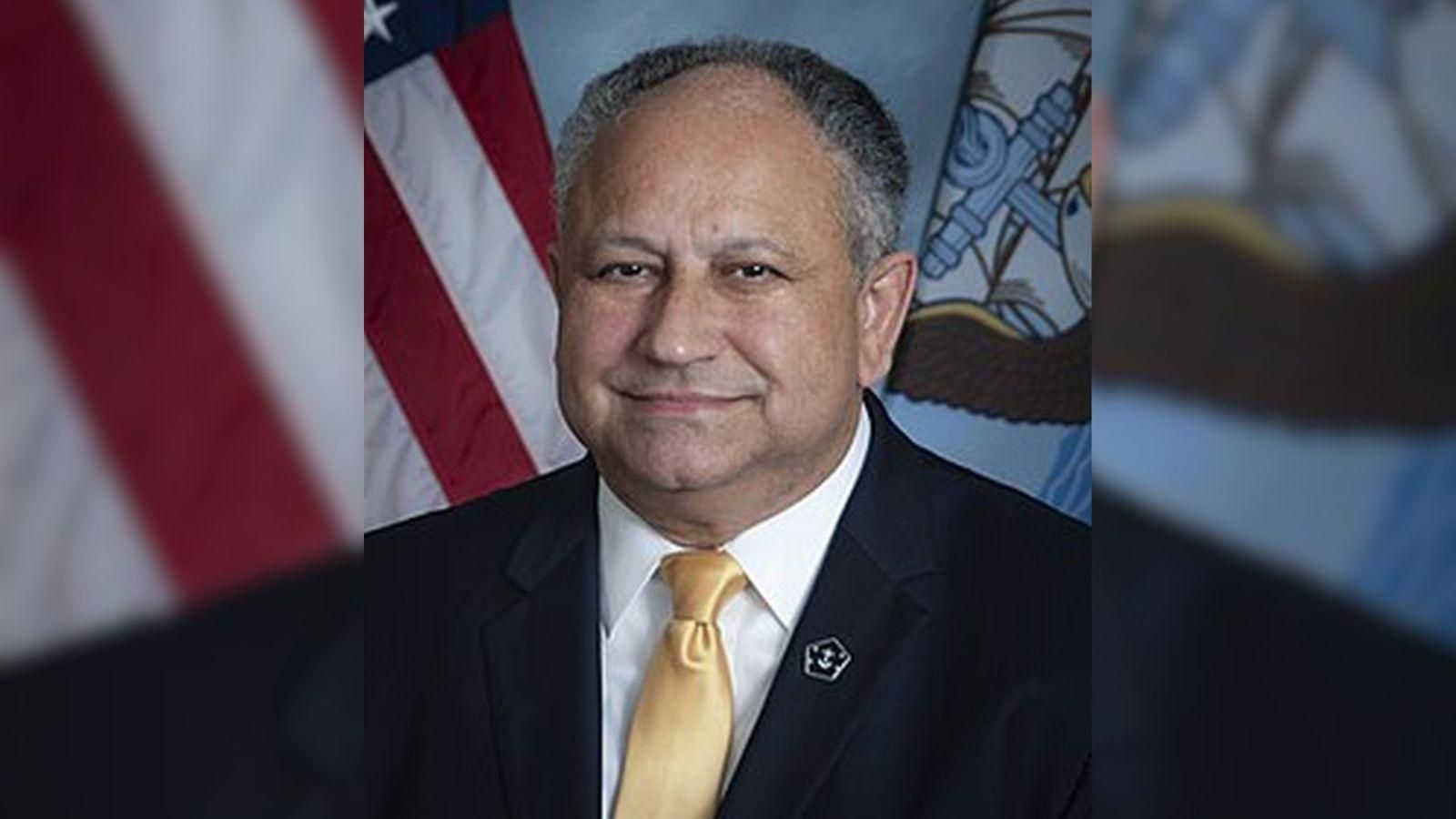 Carlos Del Toro, que fue secretario de la todopoderosa Armada de los Estados Unidos
