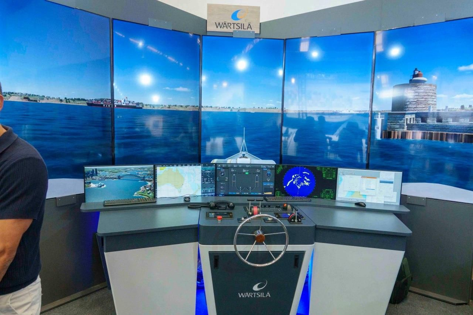 Galería | Navalia abre sus puertas y sitúa a Vigo en el epicentro mundial del naval