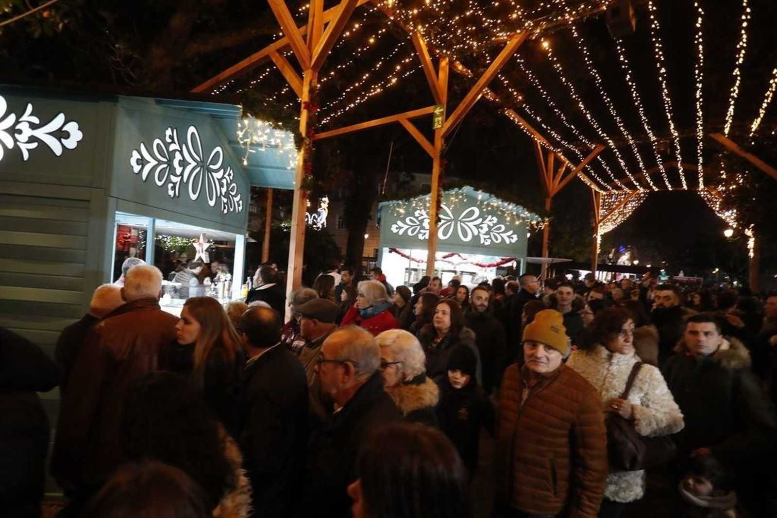 Los turistas invaden Vigo en el Puente106