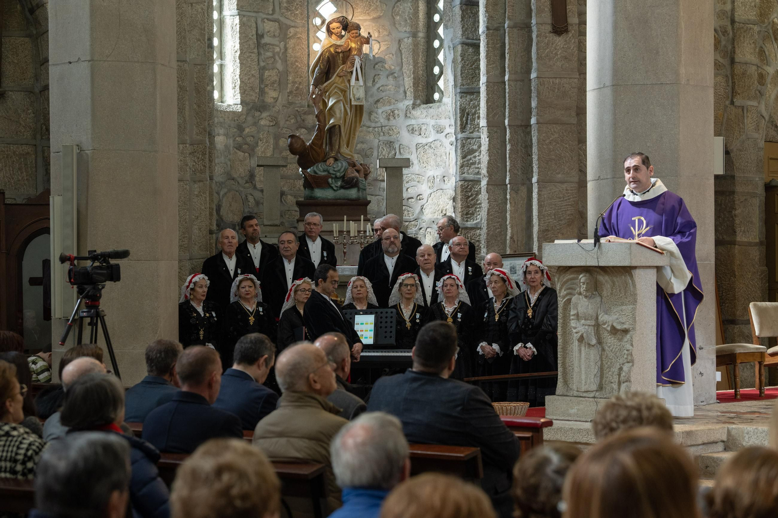 Galería | Pregón de Xosé Ramón Gayoso en la Santa Cruz de Carballiño