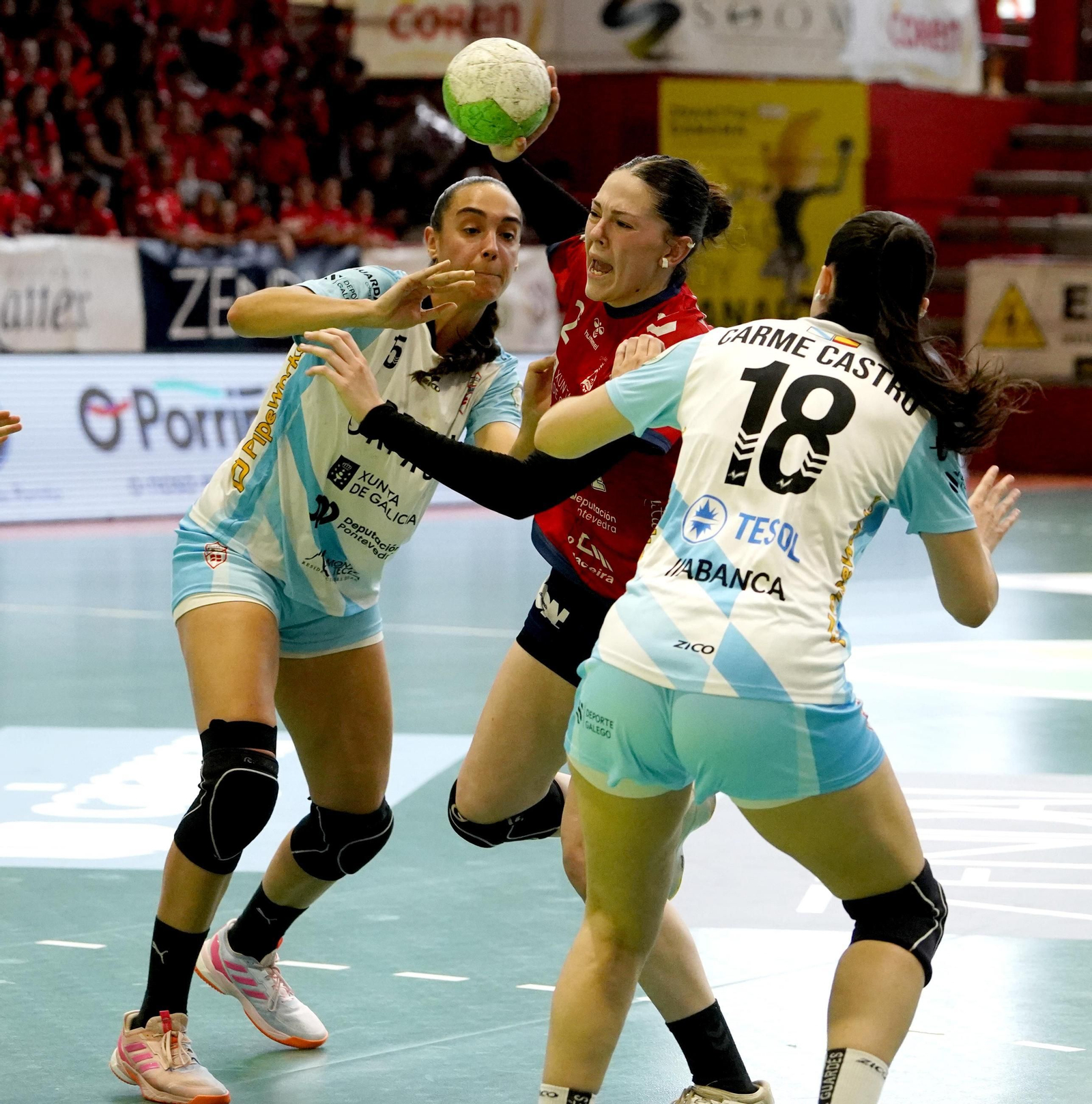 Galería | Porriño y Guardés se miden en el derbi femenino