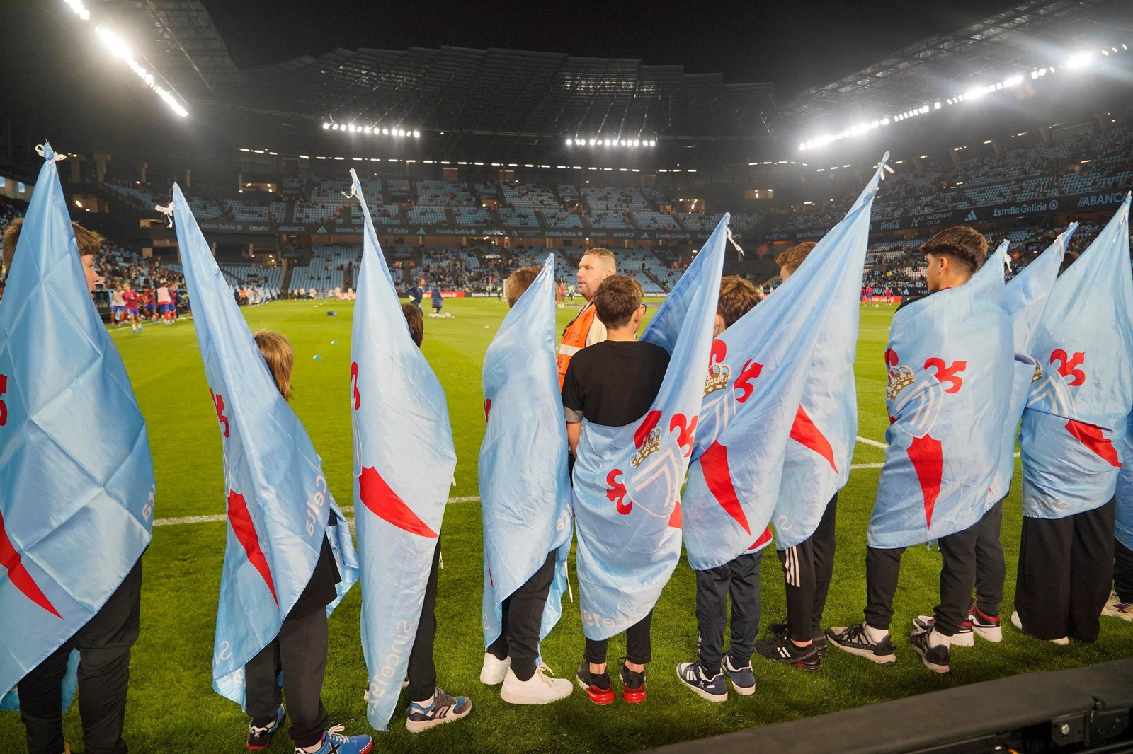 Partido entre el Celta y el Atlético de Madrid. // J.V. Landín