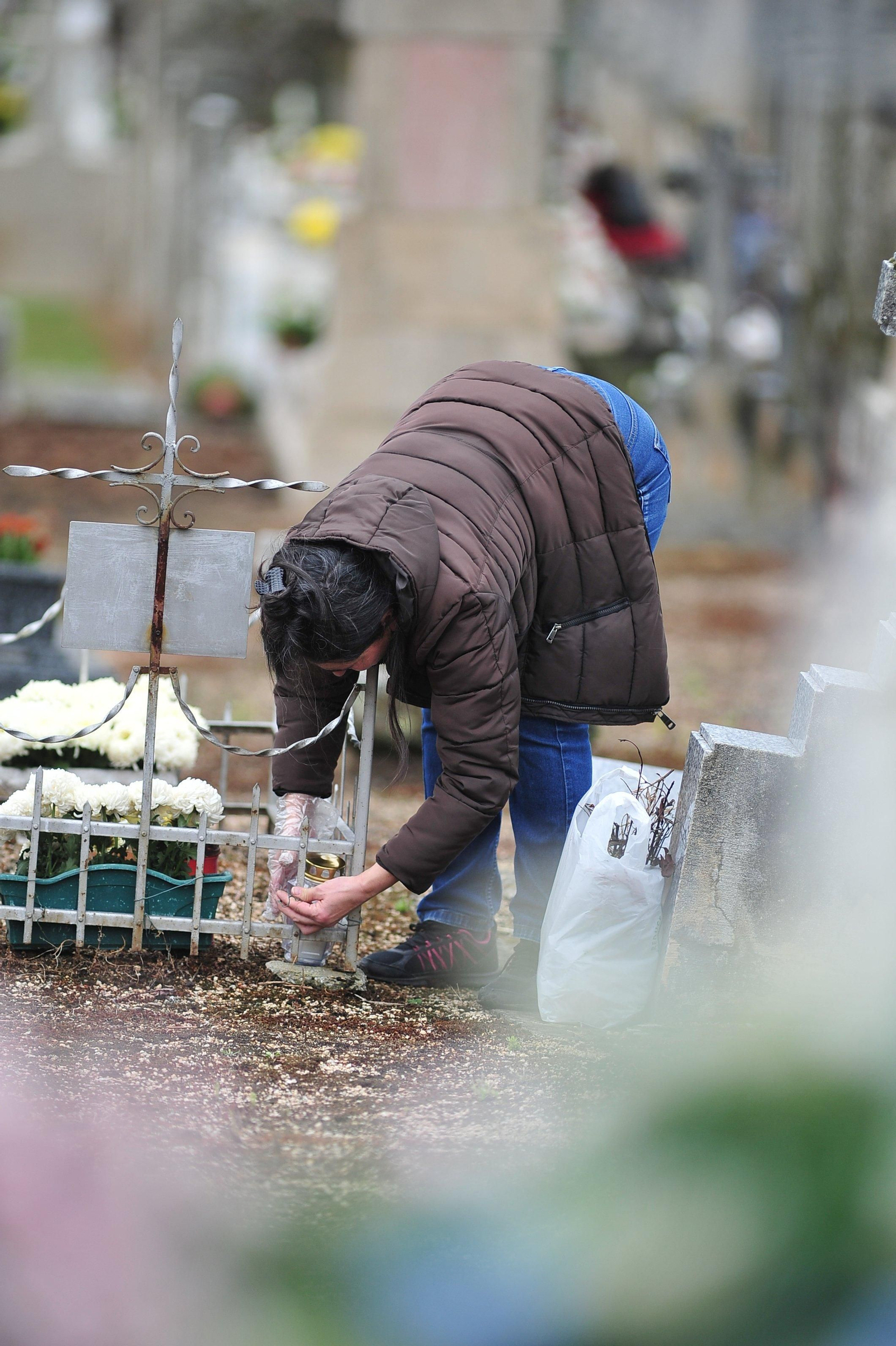 Jornada dominical en el cementerio de San Francisco José Paz