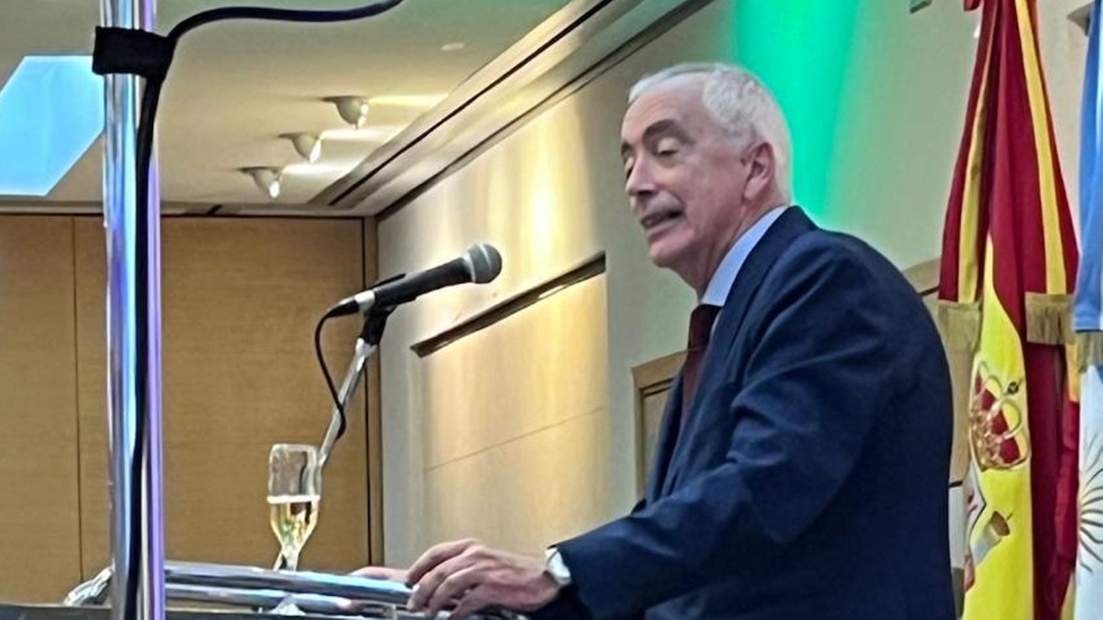 César Mogo se dirige a los presentes