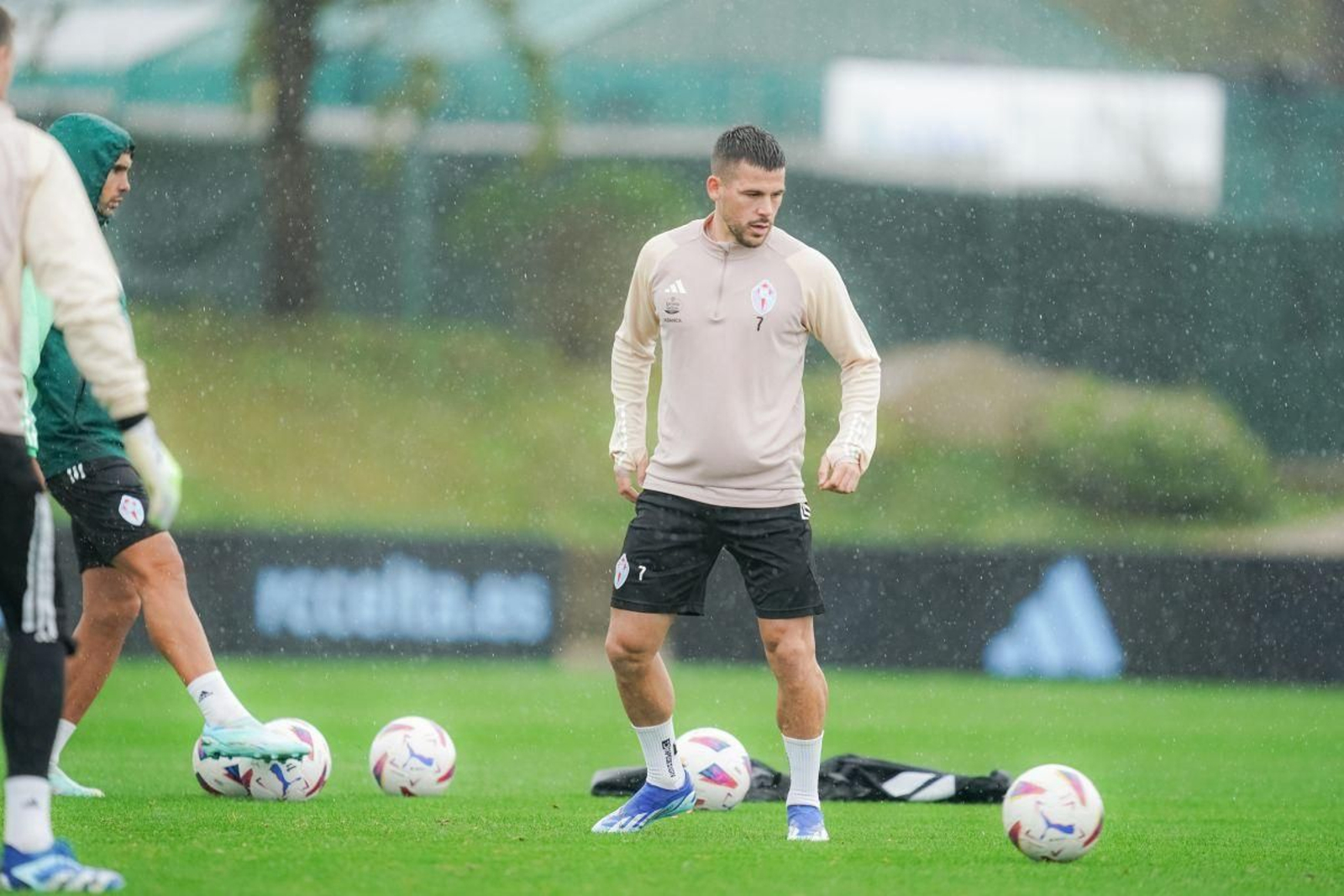 Carles Pérez, en un entrenamiento de esta temporada en la ciudad deportiva del Celta en Mos.