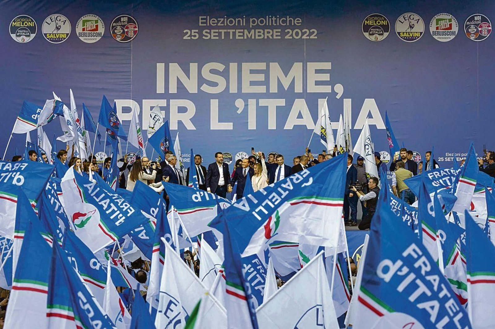 Salvini, Berlusconi y Meloni, en el acto de fin de campaña.