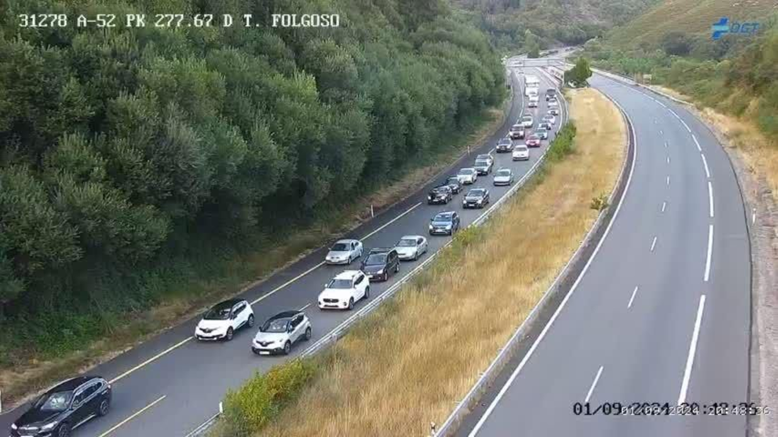 Largas retenciones en la autovía que une Vigo y Ourense como consecuencia del coche averiado en el interior del túnel de O Folgoso.