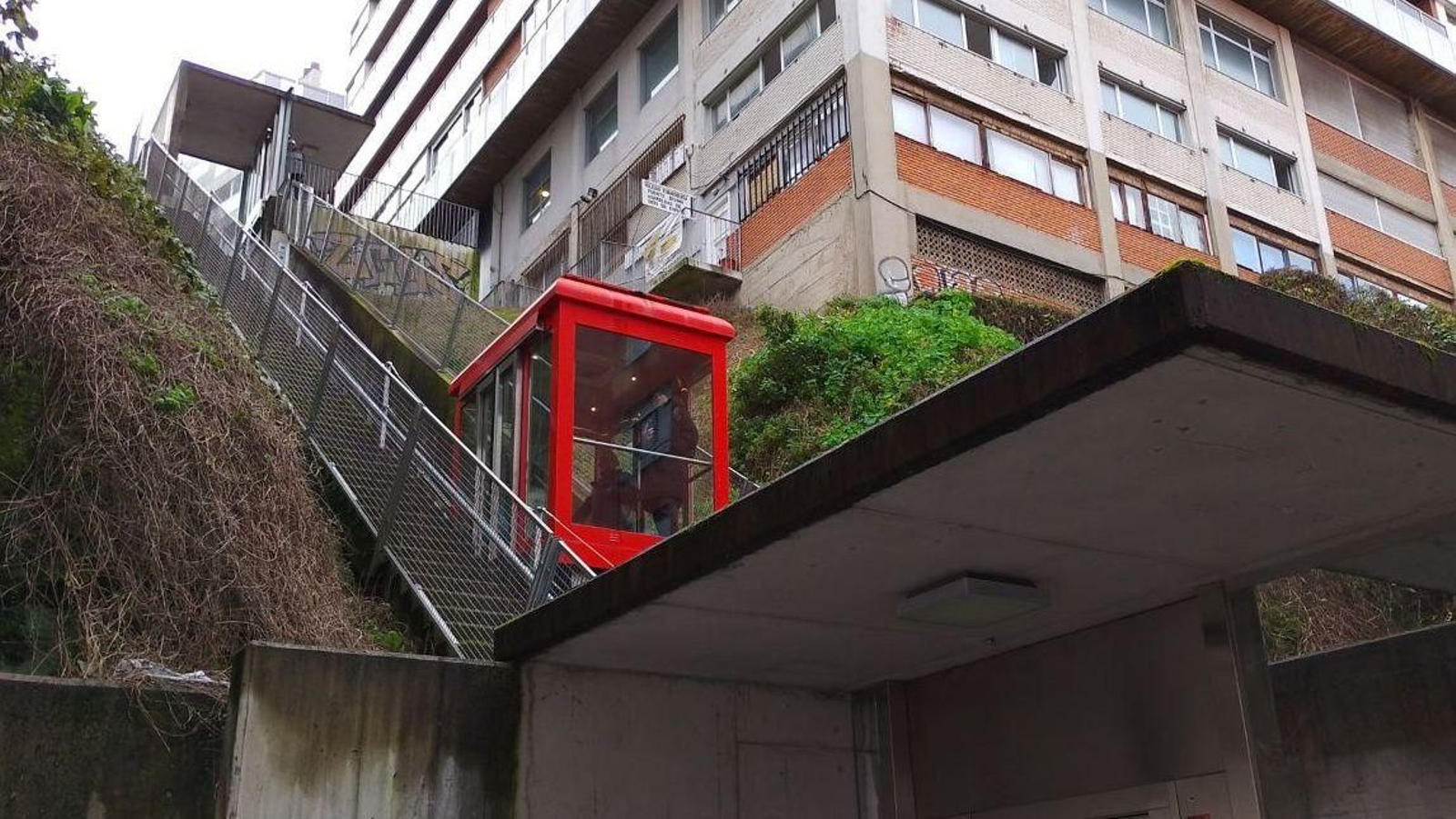 Personas atrapadas en el ascensor de Menéndez Pelayo y Camelias.