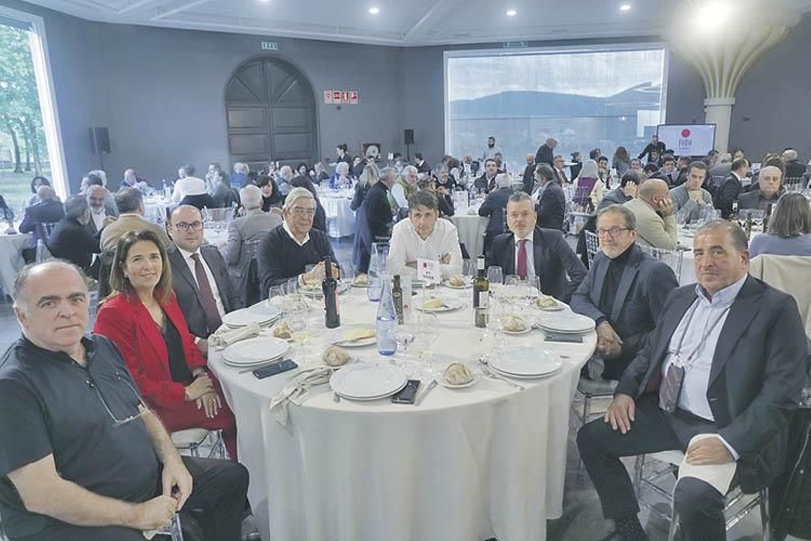 Eduardo Villar, presidente del Club Ourense Baloncesto; Marta Rodríguez Vispo, diputada autonómica; Roberto Rodríguez, apoderado de Opain; Carlos Gómez, alcalde de Xunqueira de Espadanedo; José Manuel García, del PP; José Luis Pereira, director de Bankinter en Ourense; Aurelio Gómez Villar, asesor de la Deputación, y Emilio González, presidente de la Plaza de Abastos de Ourense.