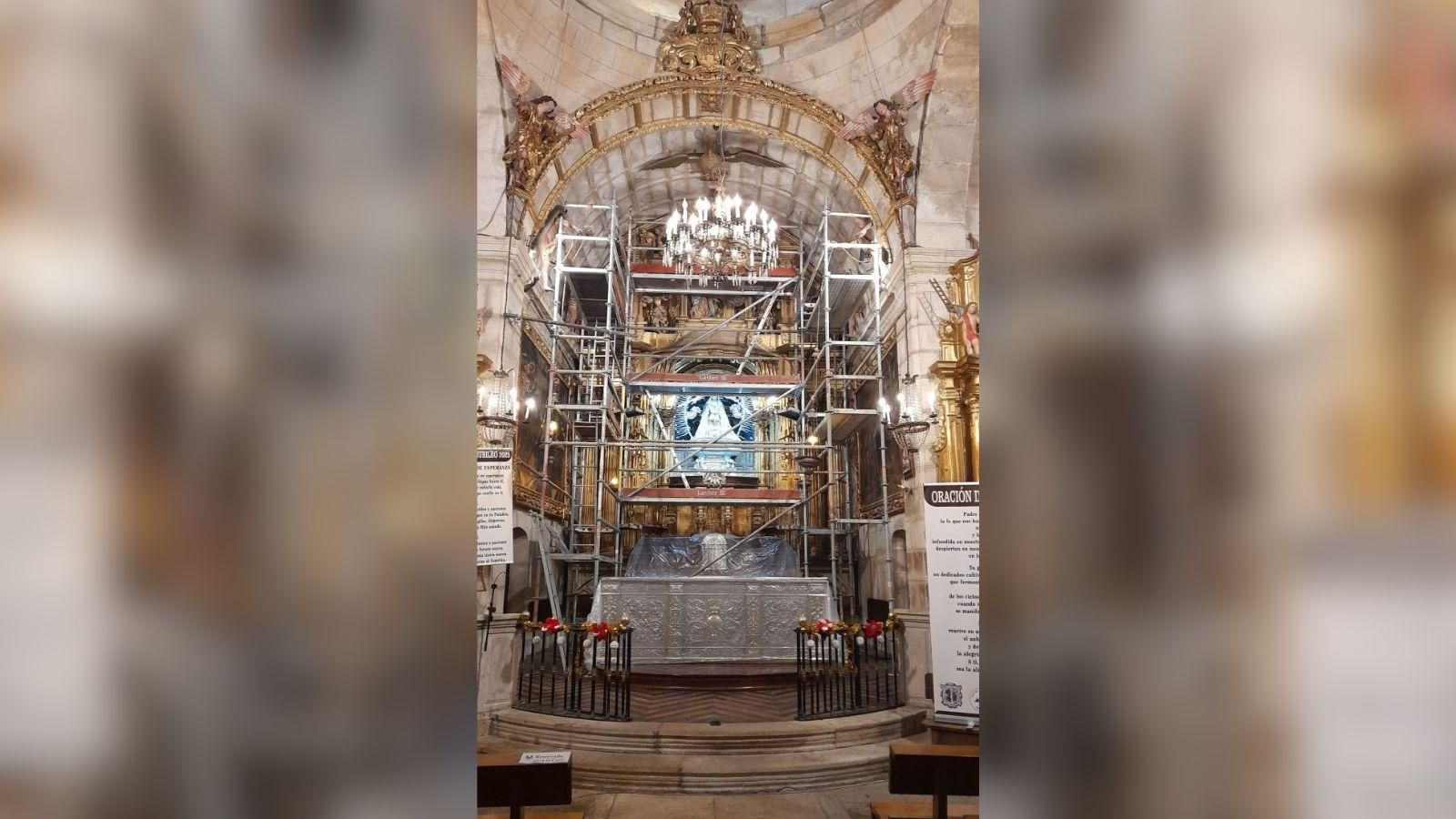 Trabajos de restauración en el santuario de As Ermidas.