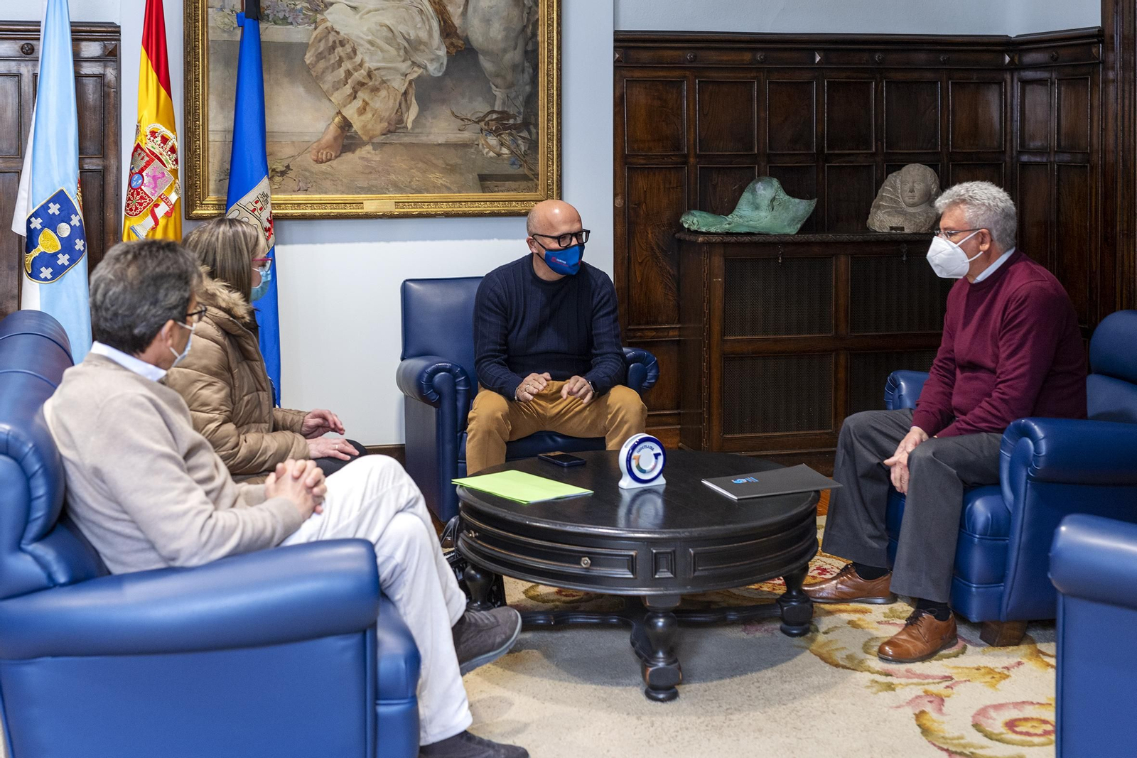 Reunión Manuel Baltar (Presidente da Deputación Ourense) con Victor Cobo Árias e Severino González, Presidente e Xerente da AA Galega de Pizarristas, respectivamente e acompañado de María del Carmen González Quintela (Alcaldesa do concello de Carballeda de Valdeorras).