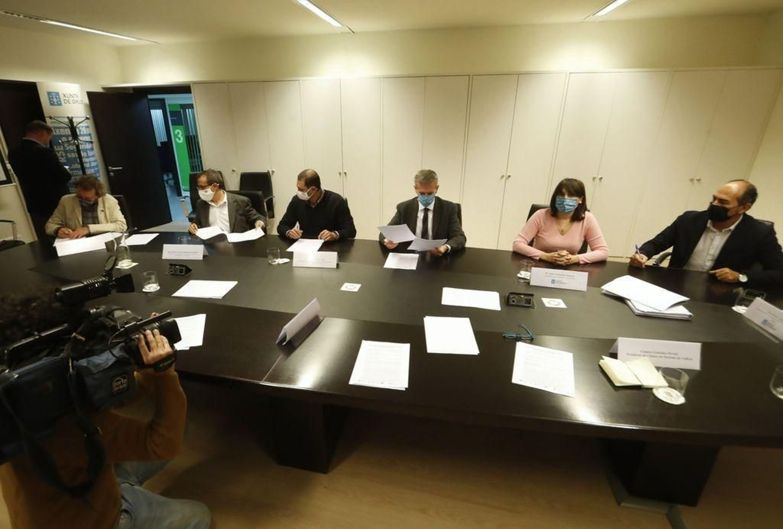 El vicepresidente de la Xunta, Alfonso Rueda, con el sector.