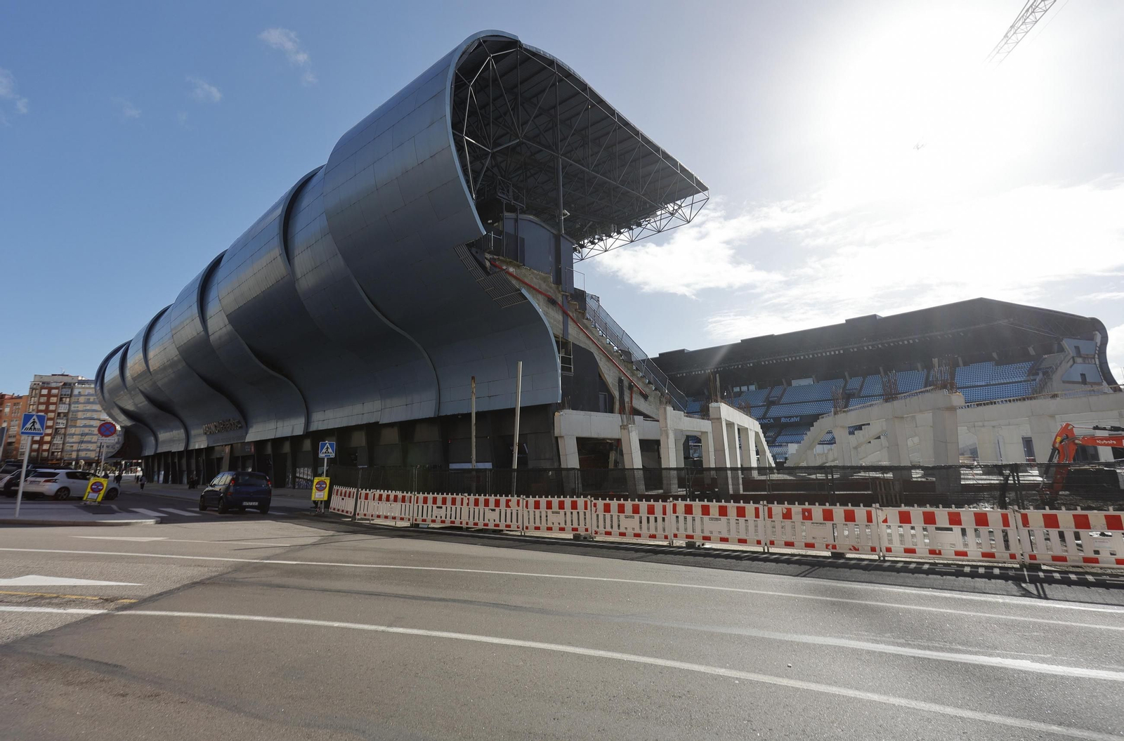 El alcalde destacó que las obras de la grada de Gol, en Balaídos, van más adelantadas de lo previsto.