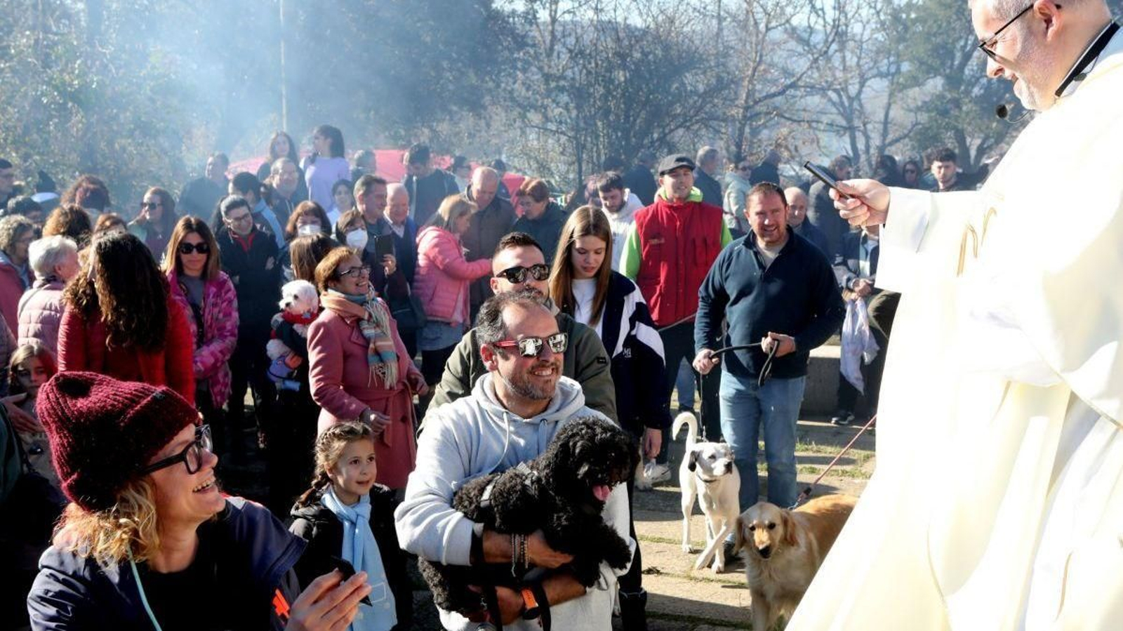 La bendición de los animales el año pasado tuvo lugar en el exterior.