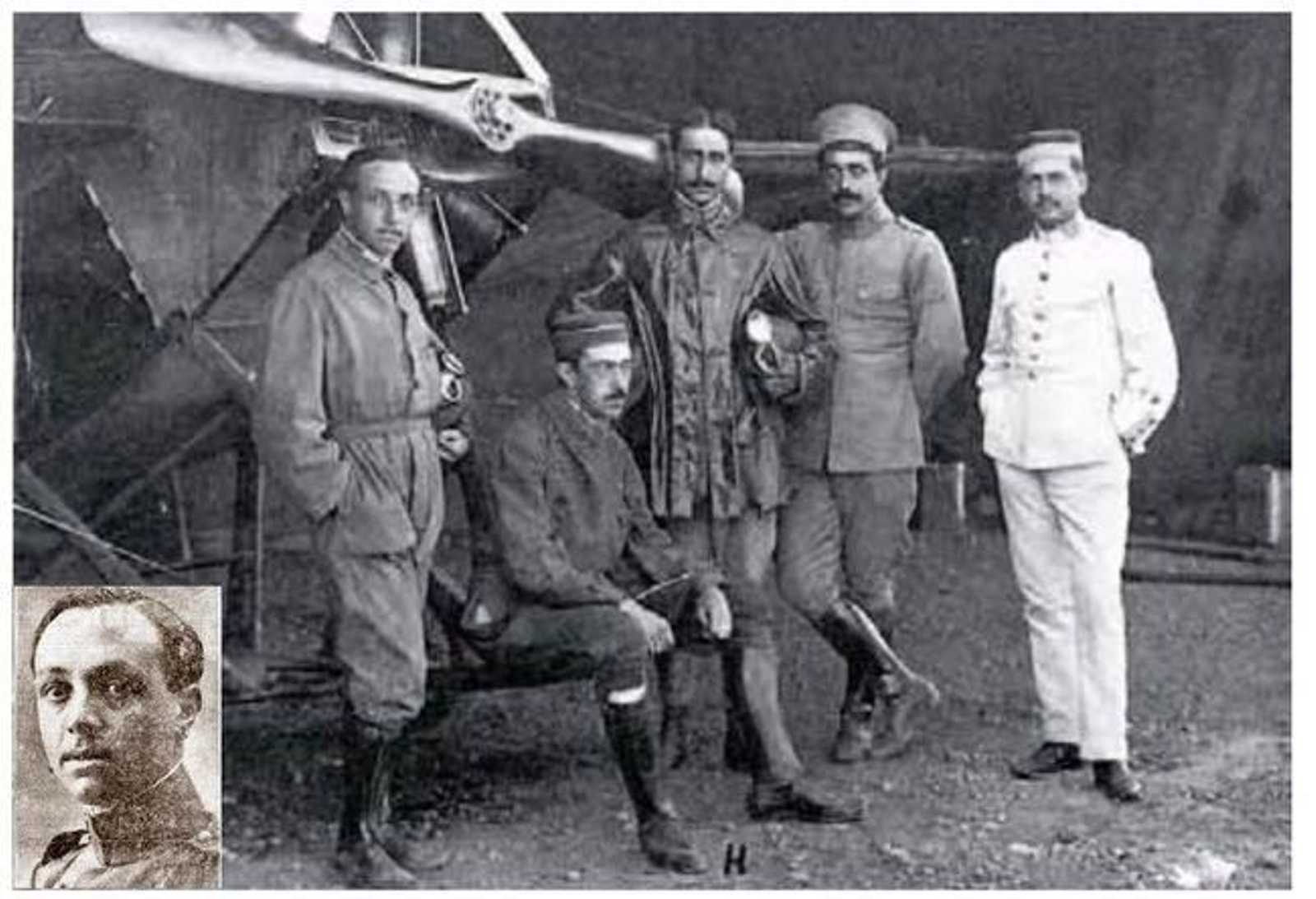 jose_valencia_en_zeluan_revista_aeroplano_numero_23_2005_foto_carnet_result