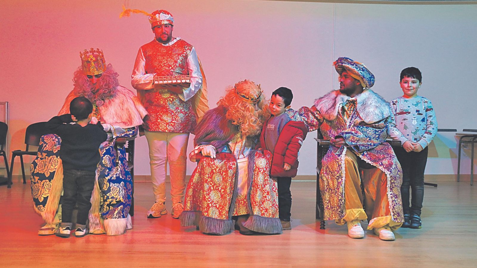 Los Reyes Magos visitan Amoeiro.