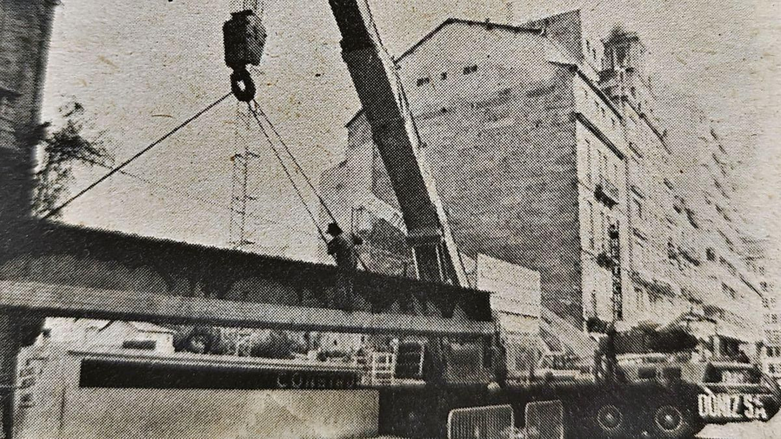 Colocación de vigas de hierro para el futuro Edificio Viacambre.