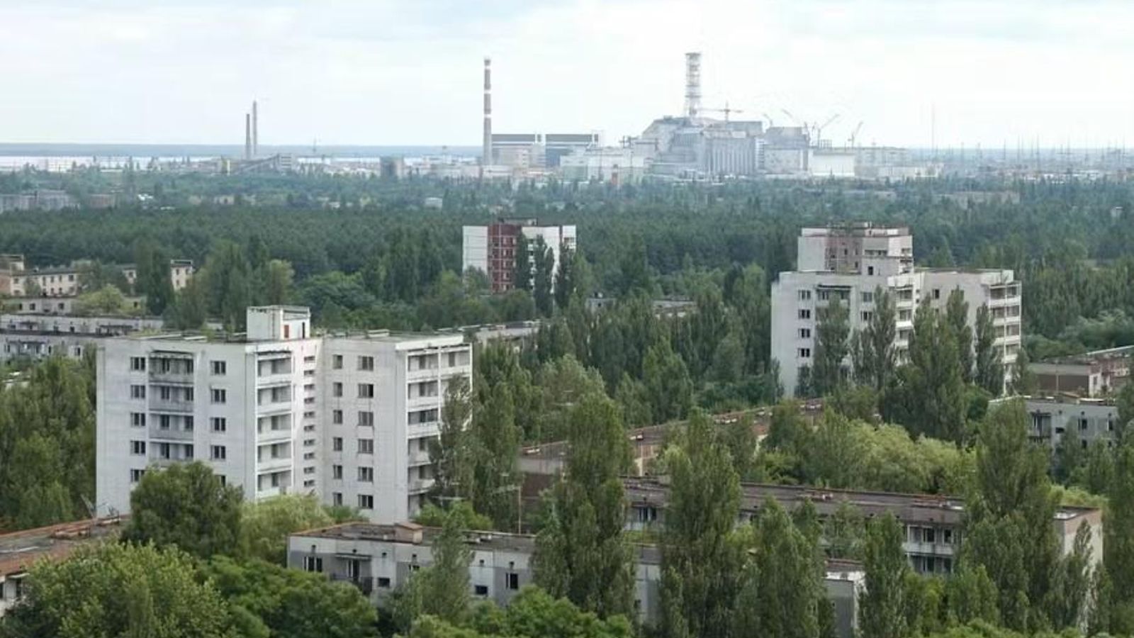 Una vista aérea de la ciudad de Pripyat, abandonada desde el accidente, situada a tres kilómetros de la central nuclear de Chernóbil.