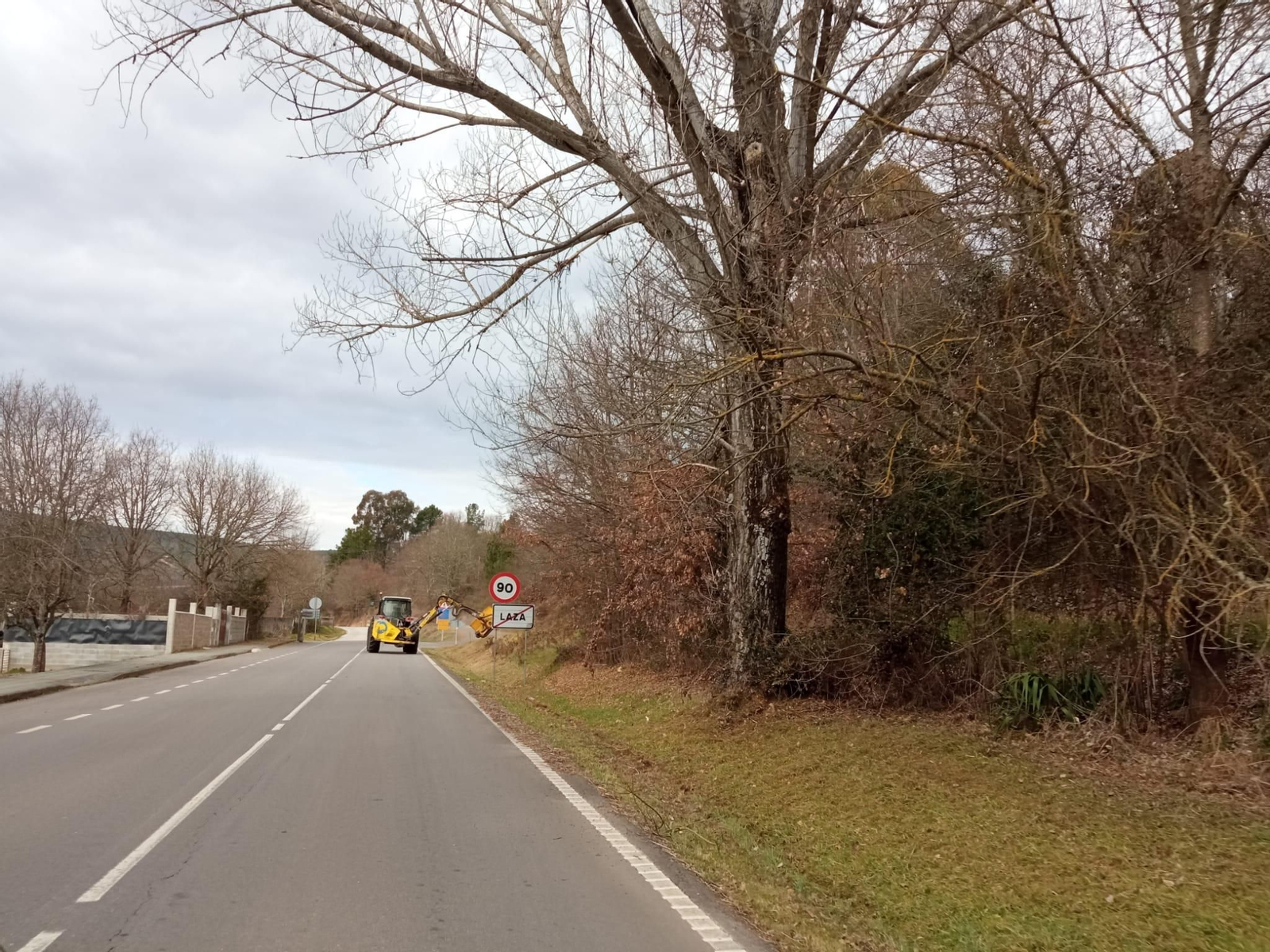 Limpieza a la salida de Laza. (Foto: C.C.).