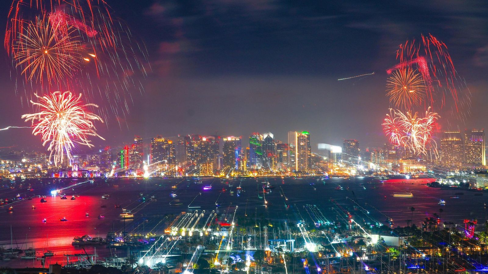 Gran espectáculo de fuegos artificiales del 4 de julio.