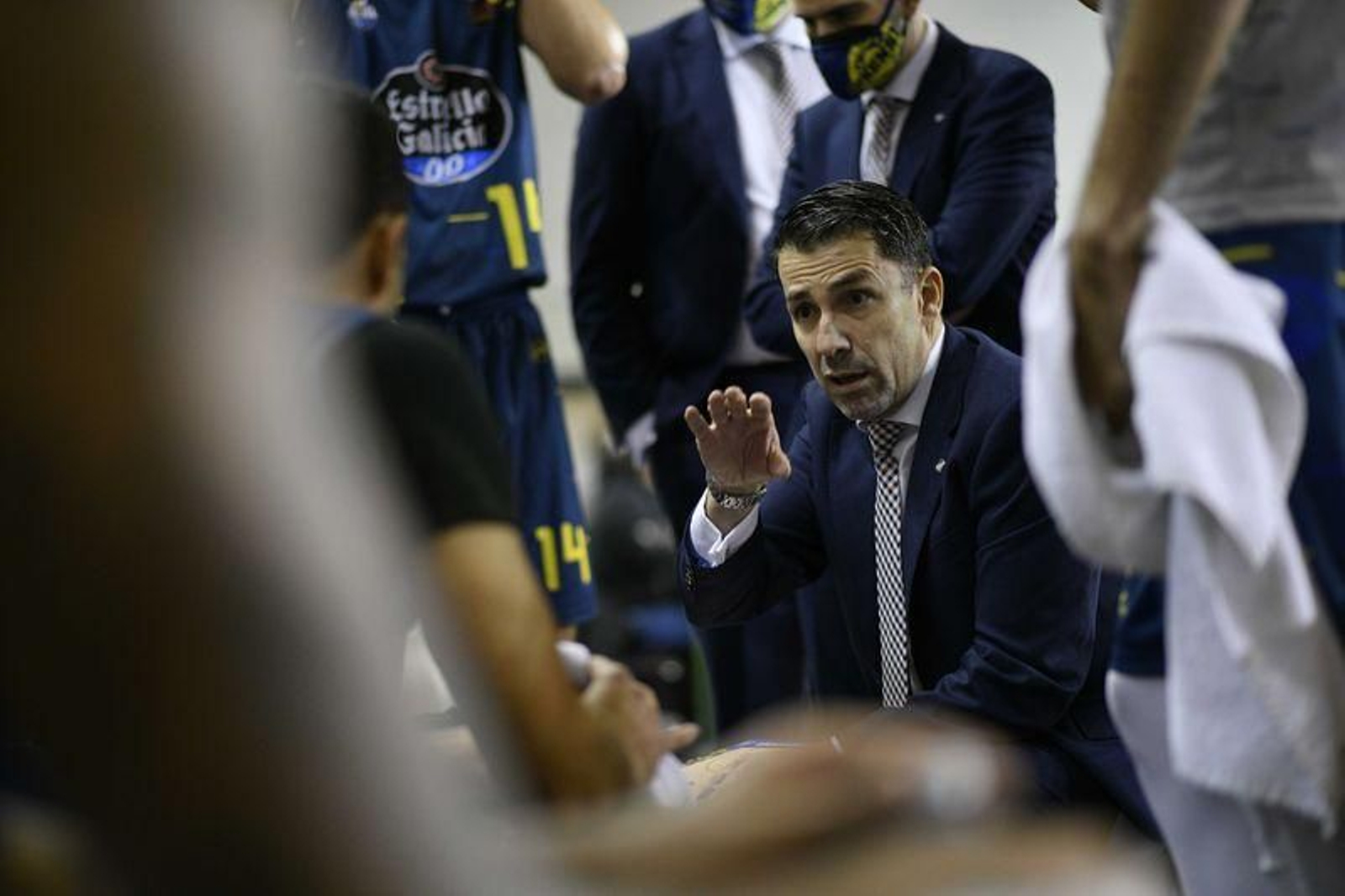 El técnico del COB, Gonzalo García de Vitoria, en un tiempo muerto en el Pazo (XESÚS FARIÑAS).