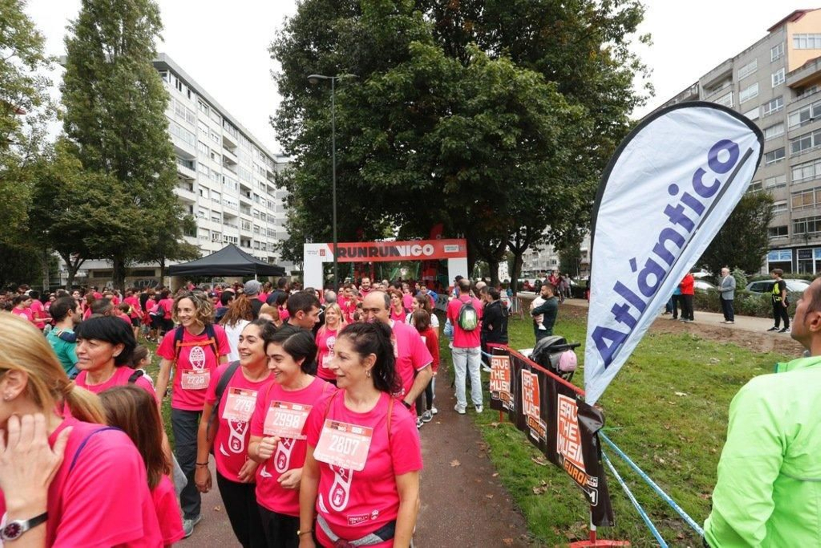 El color rosa abarrotó la Avenida de Castelao - JV Landín 151