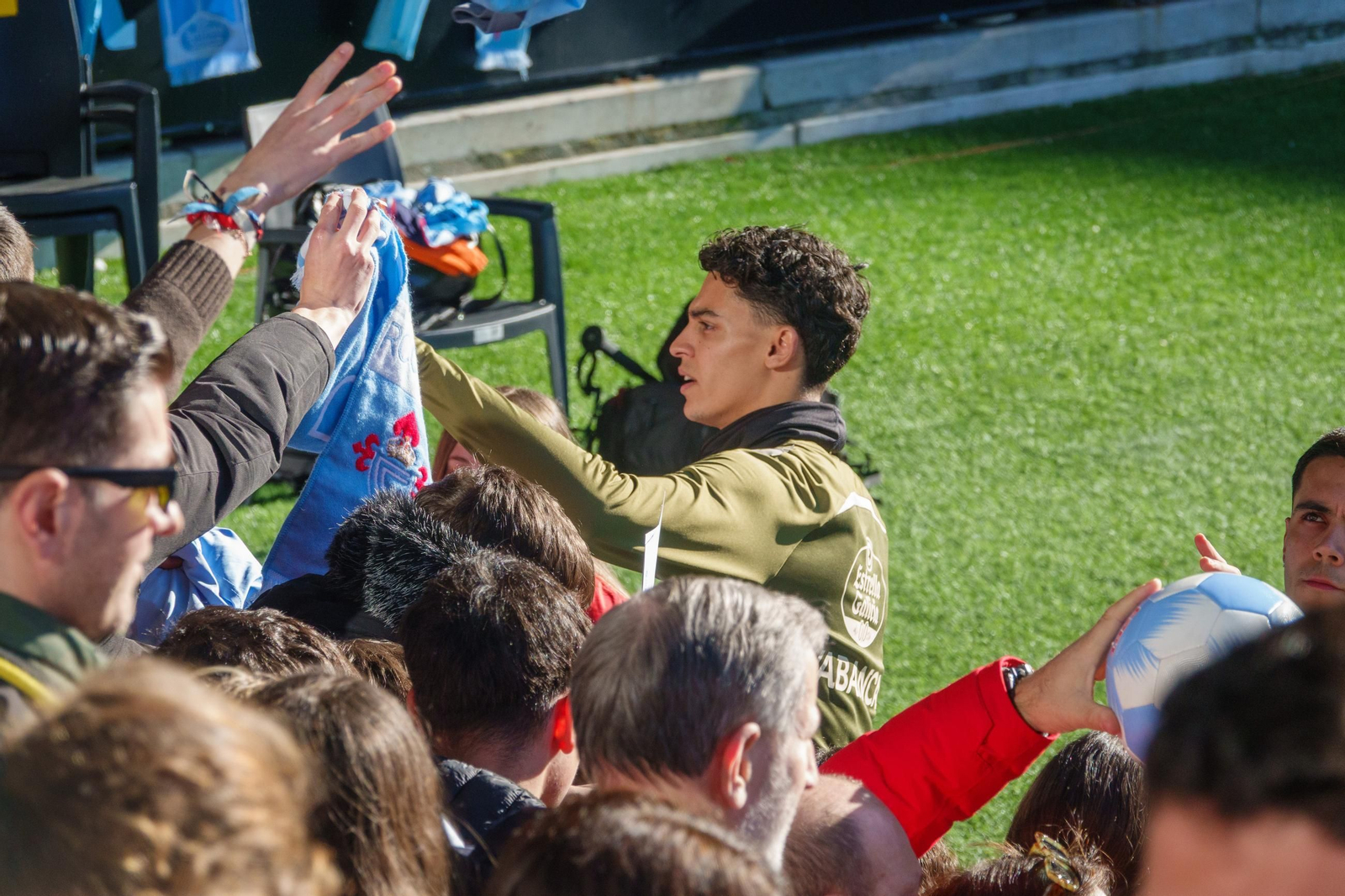 Galería | Regalo de Reyes del Celta a los niños en Balaídos