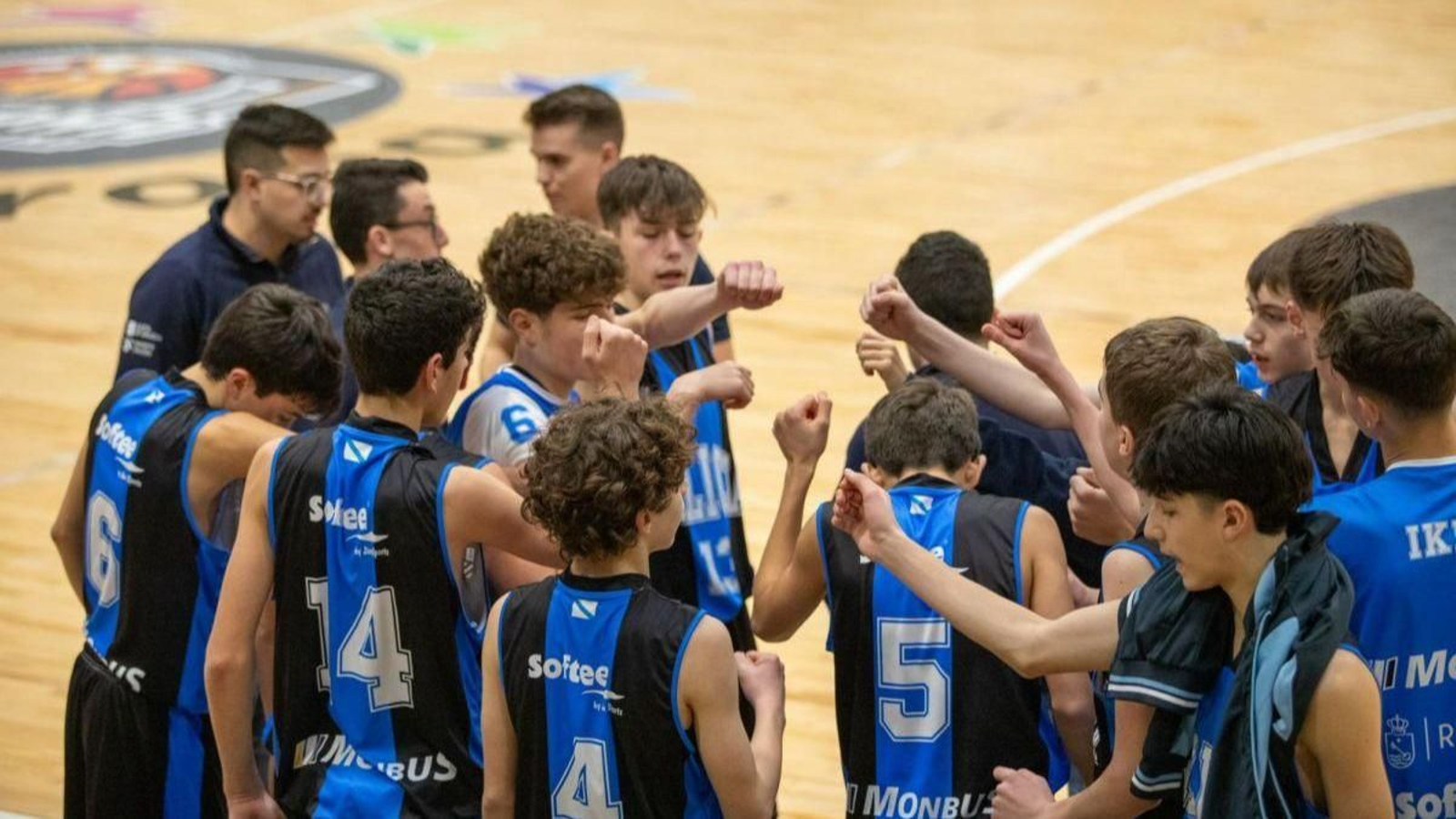 La selección infantil masculina cayó ayer pero aún le queda una bala por el podio esta mañana.