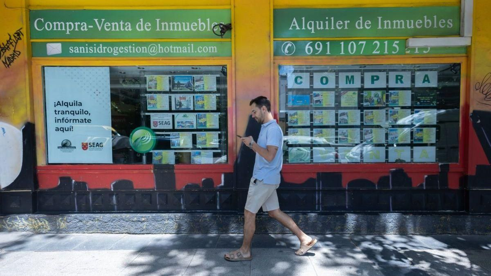 Escaparate de una inmobiliaria en Madrid.