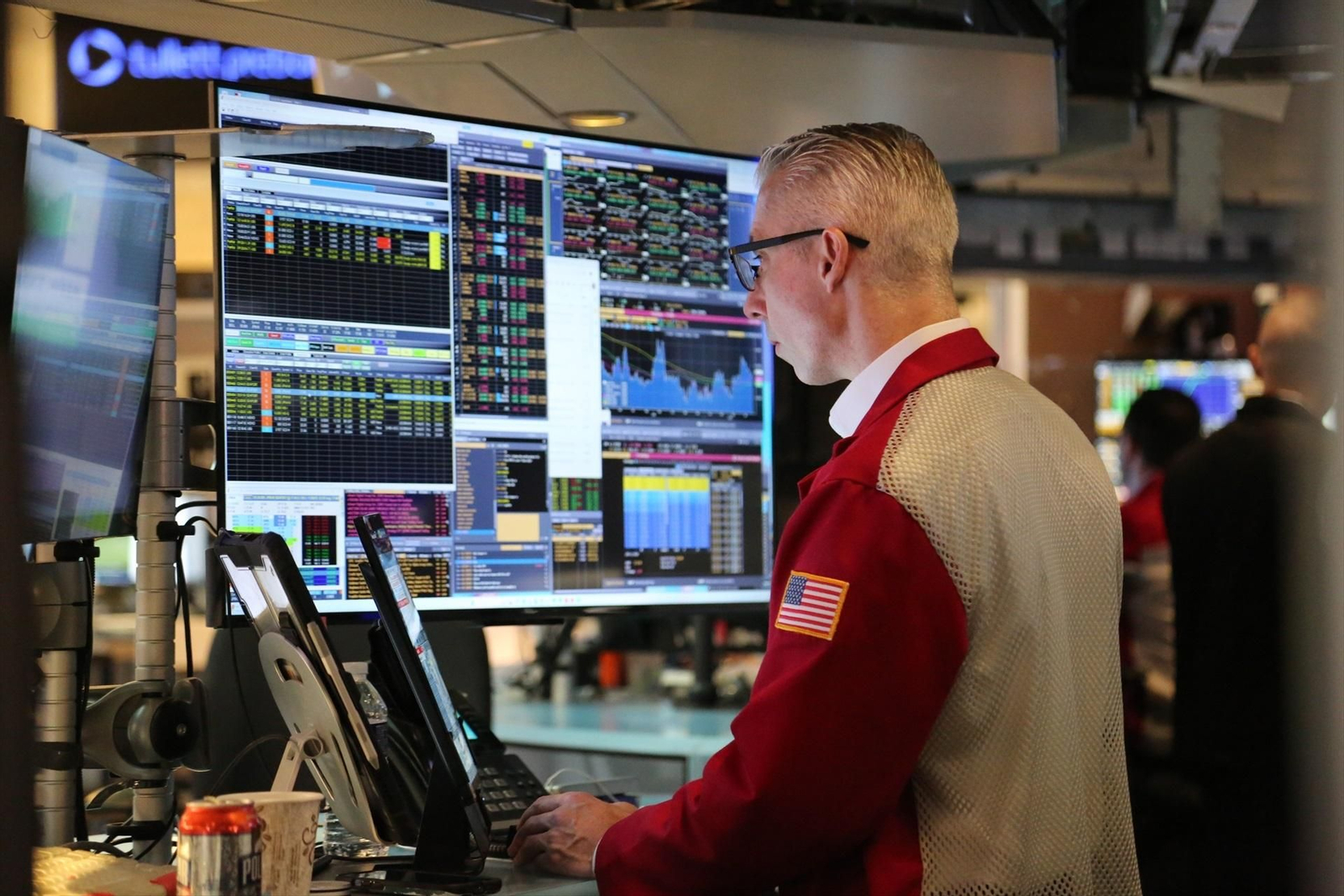 Un operador en la bolsa de Wall Street