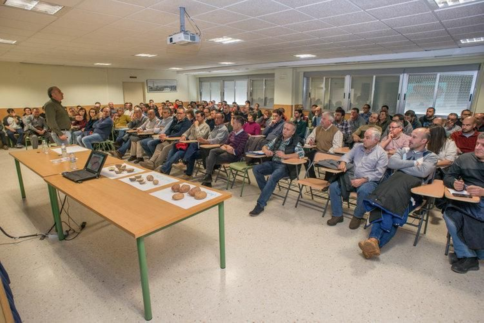 Jornada sobre las plagas y las enfermedades de la patata en los almacenes celebrada en Xinzo.