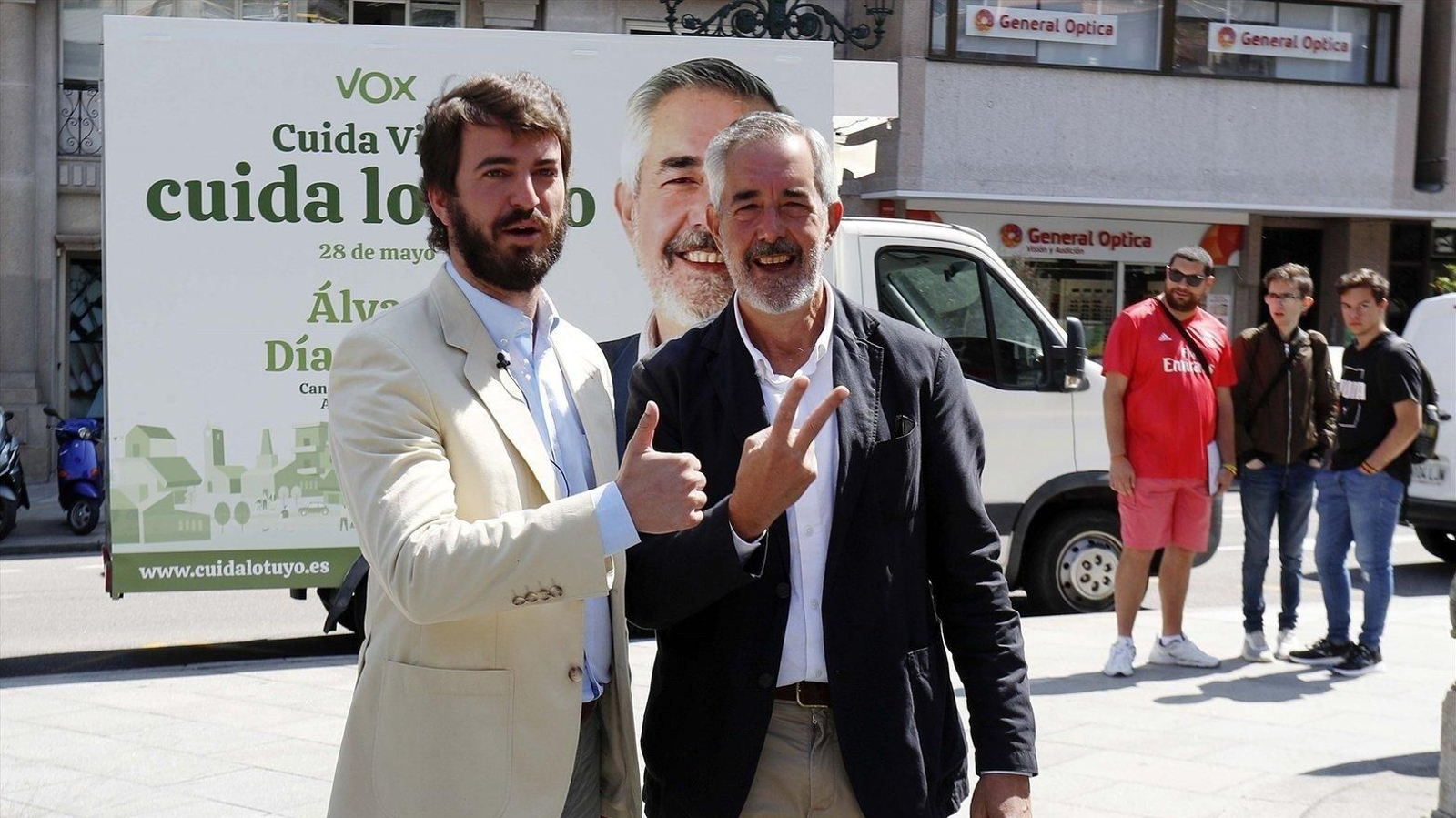 El vicepresidente de la Junta de Castilla y León, Juan García-Gallardo (izquierda), y el candidato de Vox a la Xunta de Galicia, Álvaro J. Díaz-Mella (EP).