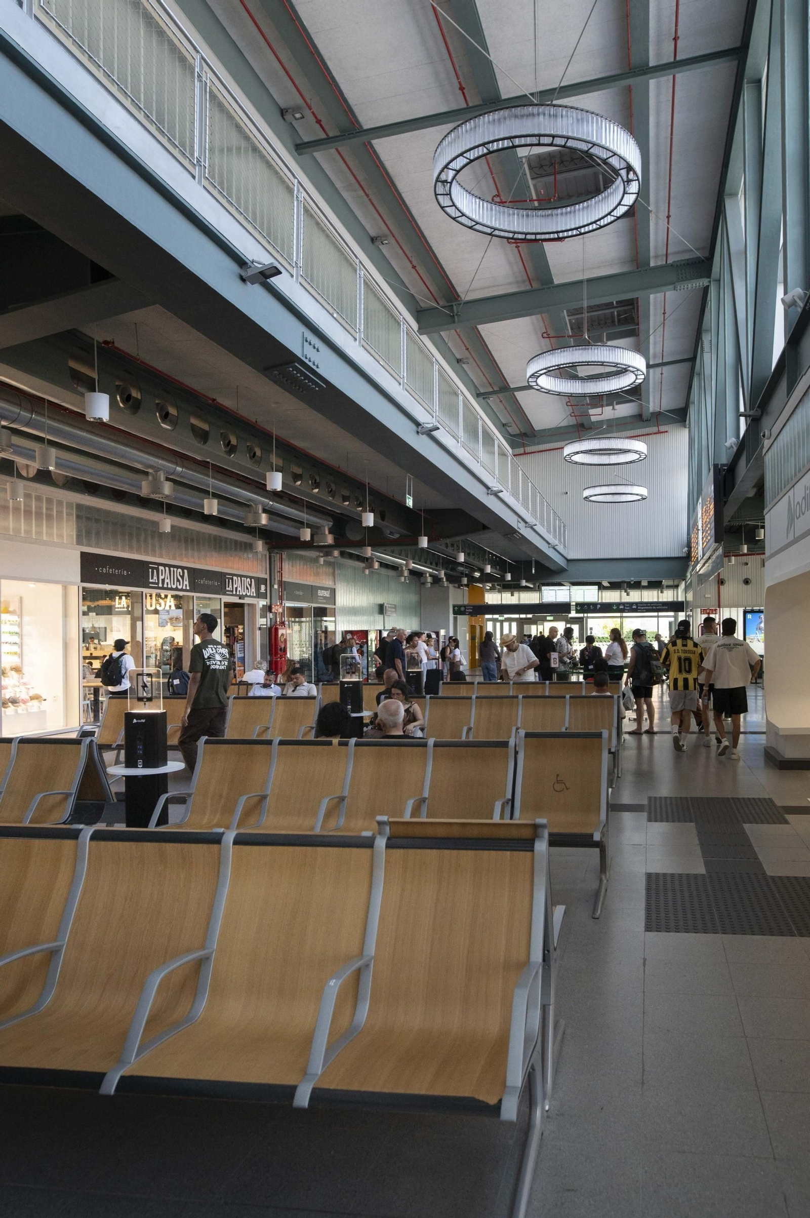 Galería | La estación intermodal de Santiago culmina con una moderna galería para los viajeros, en fotos