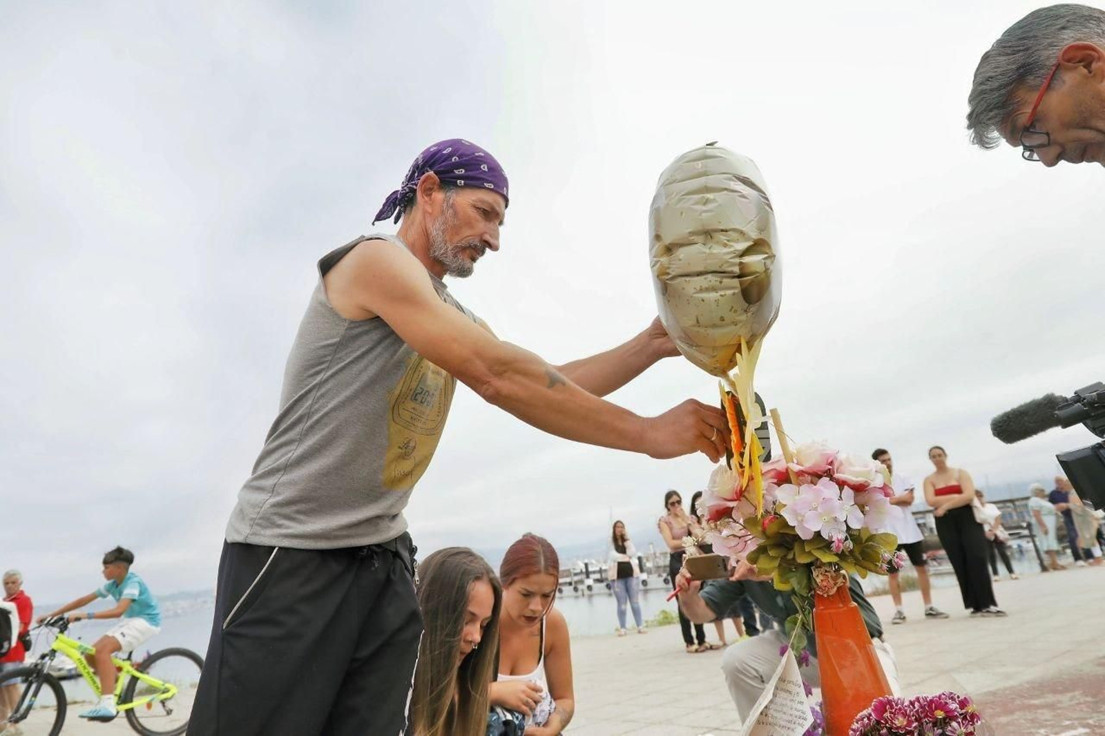 Homenaje al fallecido en Cangas el pasado viernes en un accidente automovilístico, Miguel Pereira.