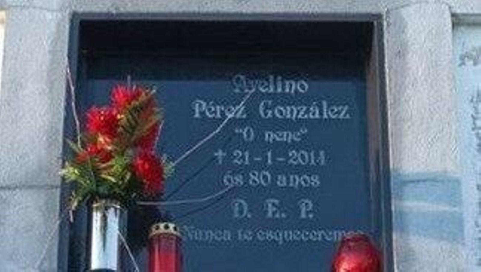 Inscrición funeraria en lingua galega no cemiterio de Viana.