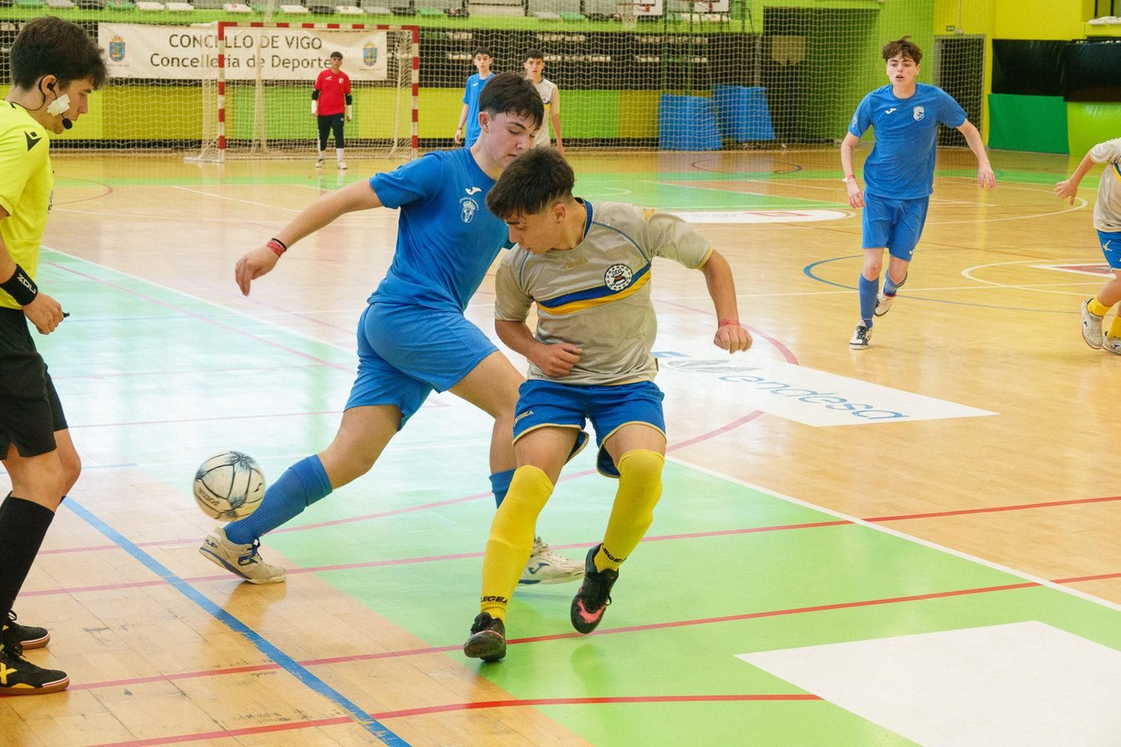 Partido de fútbol sala de la Vigo Cup en Navia.