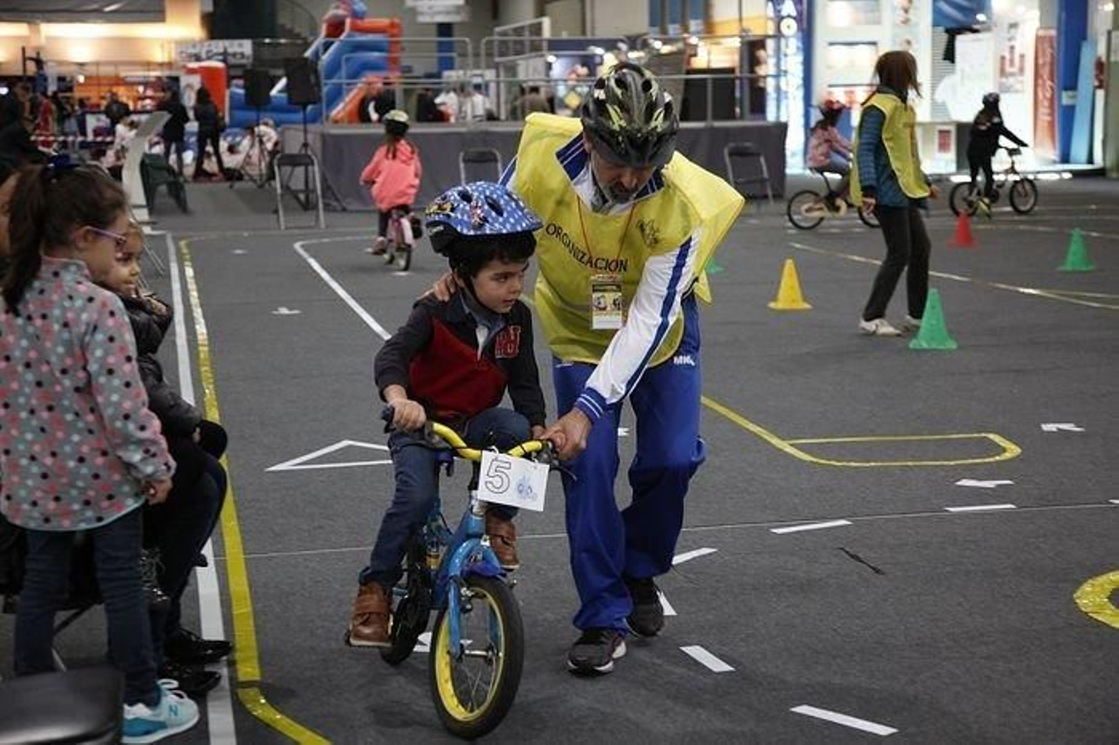 OURENSE. 05.12.2015 EXPOURENSE, JORNADA INAUGURAL DE MEGAXOVE FOTO: MIGUEL ANGEL