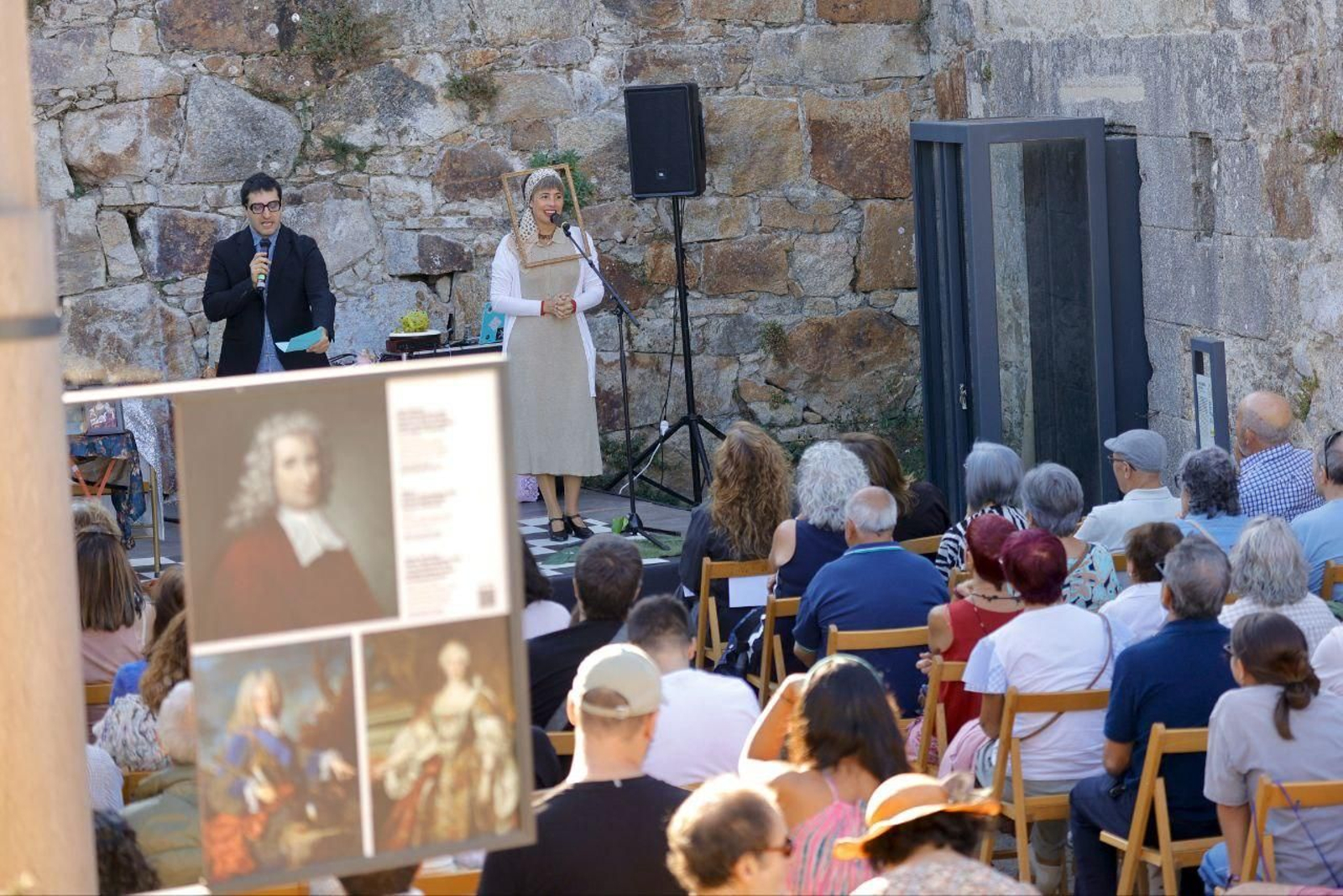 Davide González e Iria Pinheiro durante la representación de ayer en el Castro.