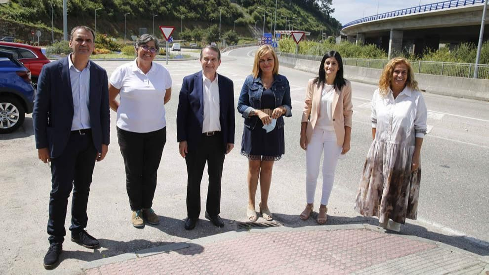 Enrique Cabaleiro, Eva García, Abel Caballero, Digna Rivas, Verónica Tourón y Carmela Silva, ayer en Rande.